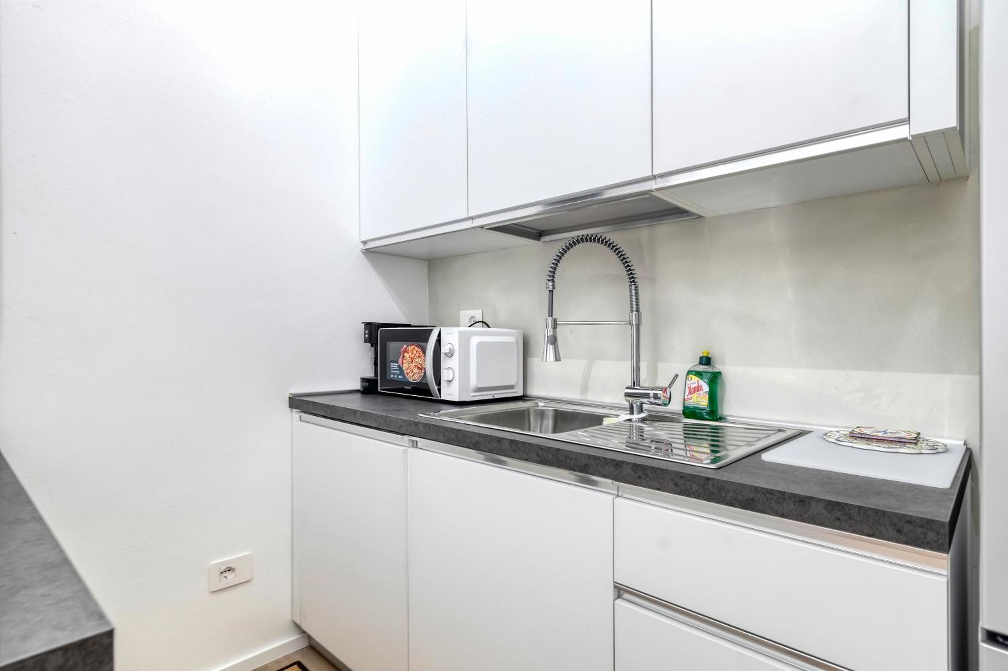 Carbonara Palace 1 - Luxury Comfort Under Medieval Towers *