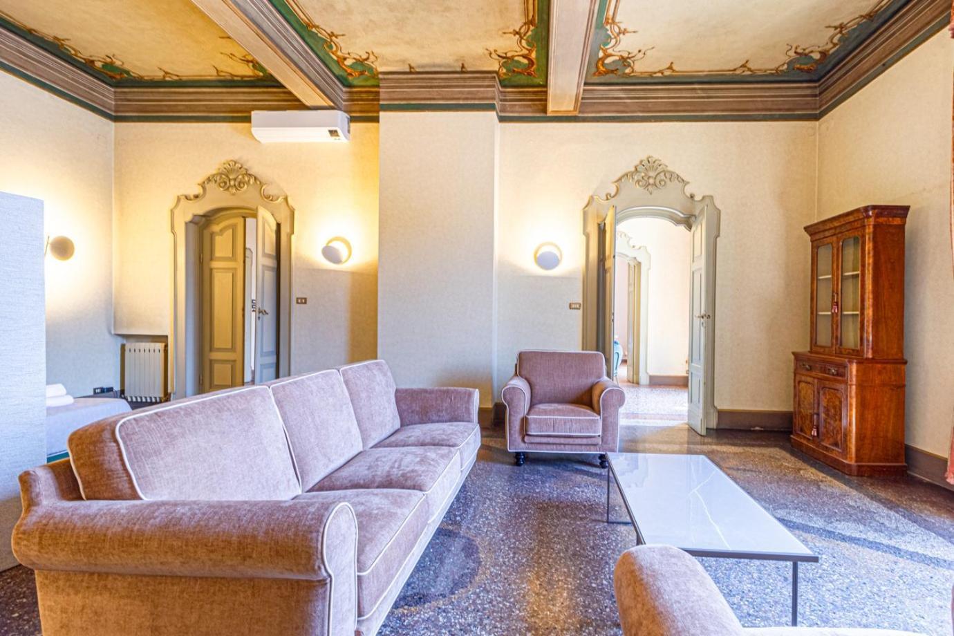 Apartment Casa Hygiea In Canton De' Fiori