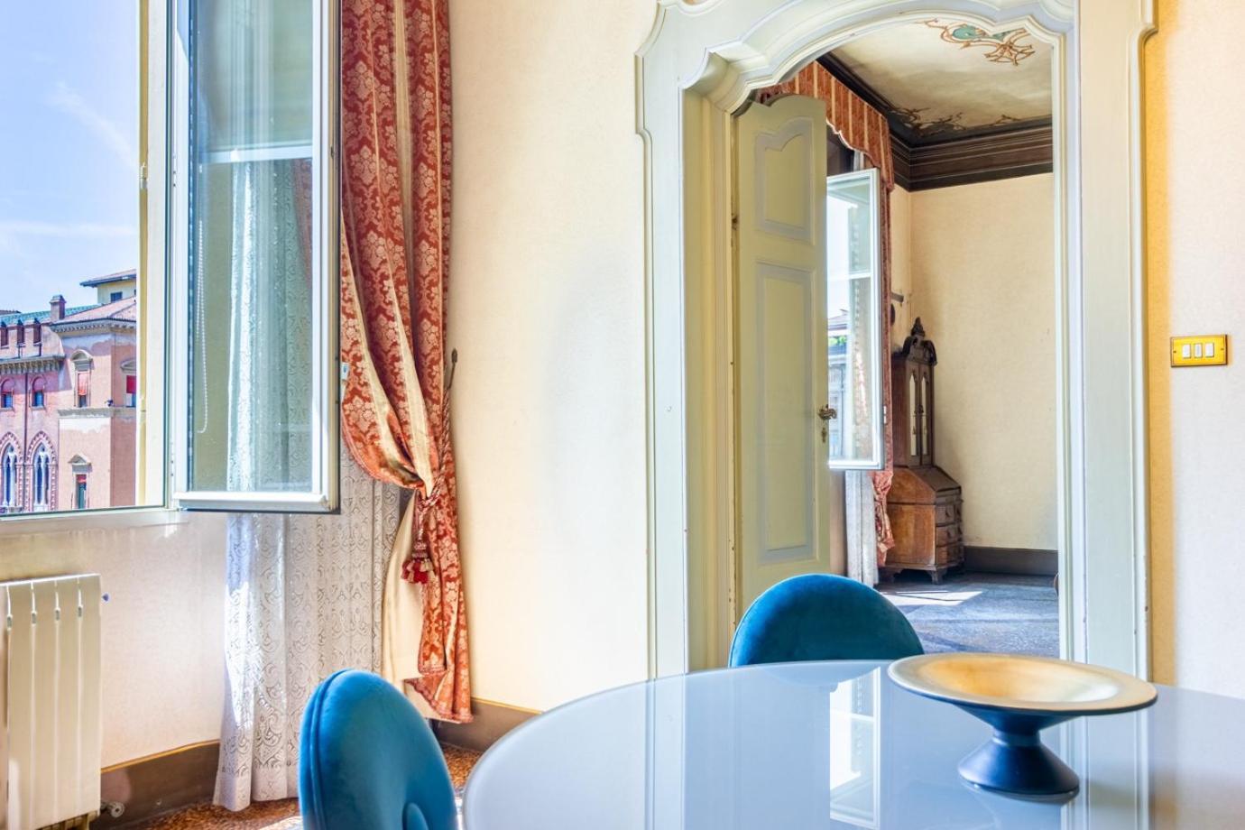 Apartment Casa Hygiea In Canton De' Fiori