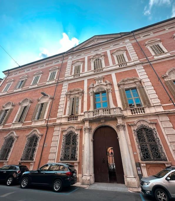 Aldrovandi Loft - Centro Storico Apartment *