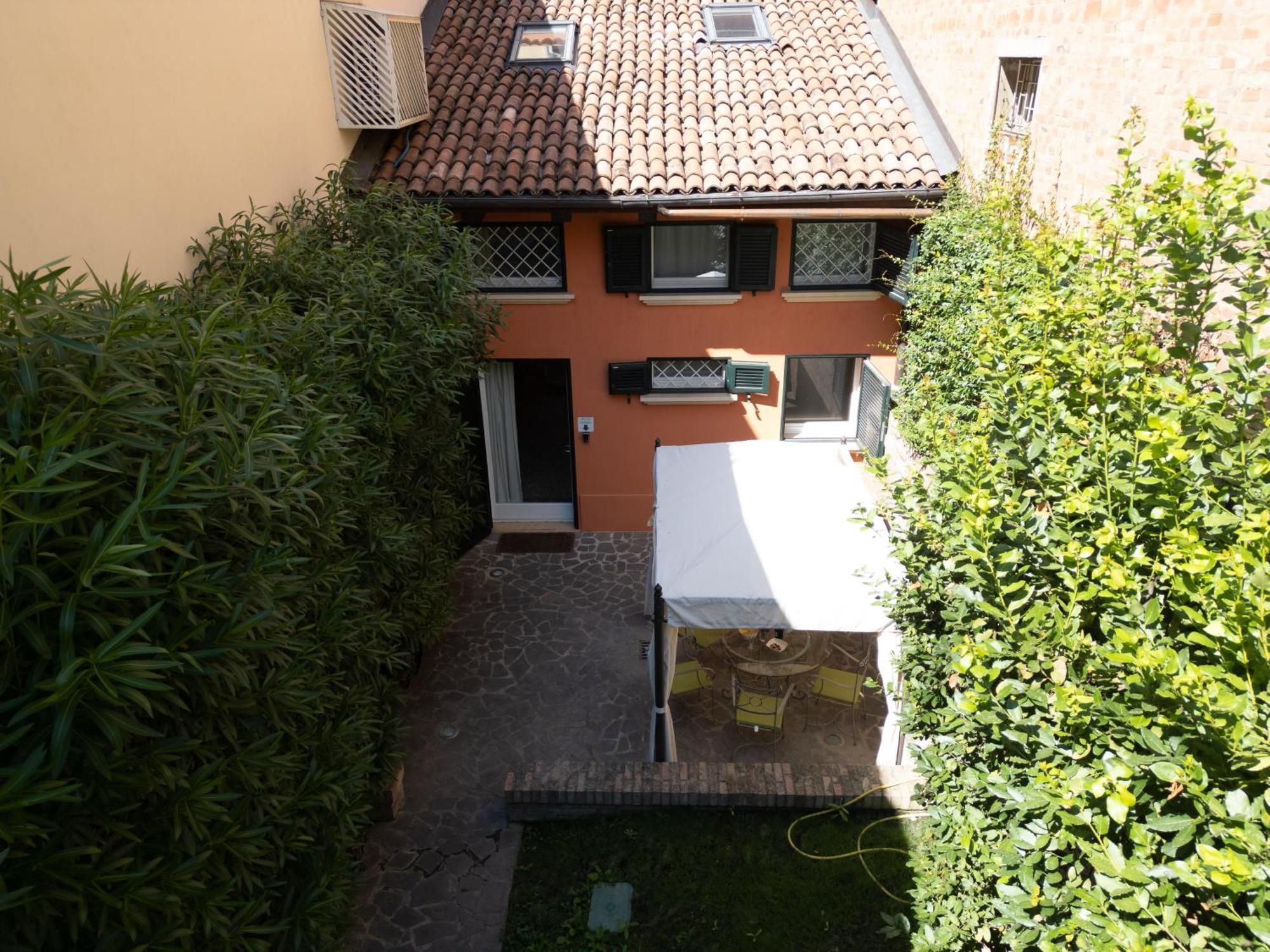 Isaia Garden - Bolognarooms * Bologna