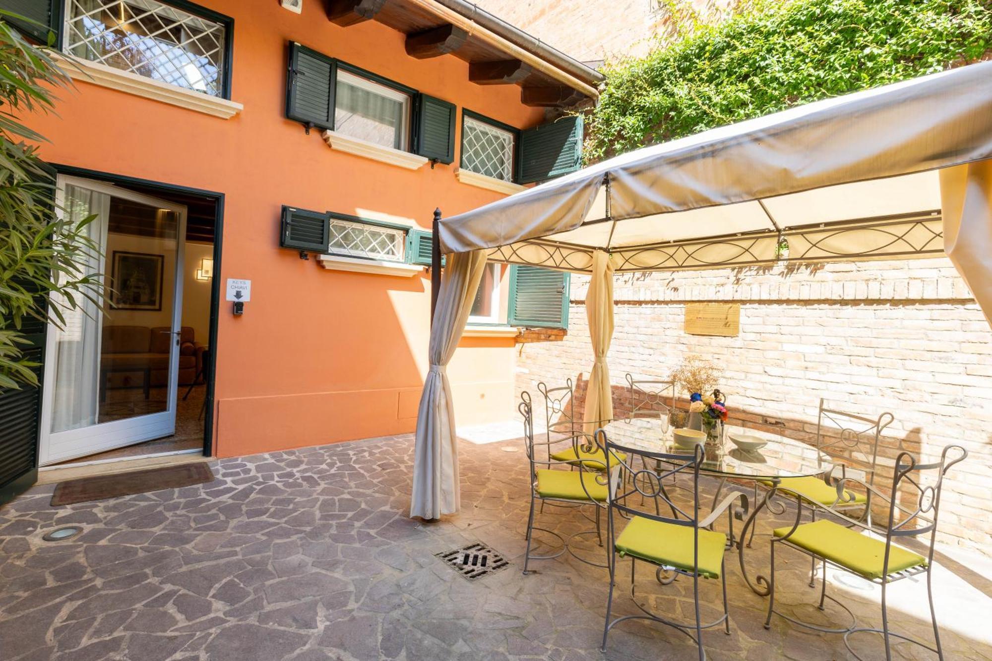 Isaia Garden - Bolognarooms Vakantiehuis *