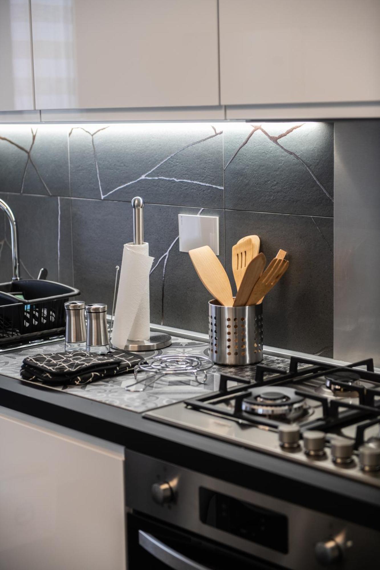 Apartment Morgana Guarda Il Canale - Centro Storico - Finestrella -indipendenza - Piazza 8 Agosto - Stazione *