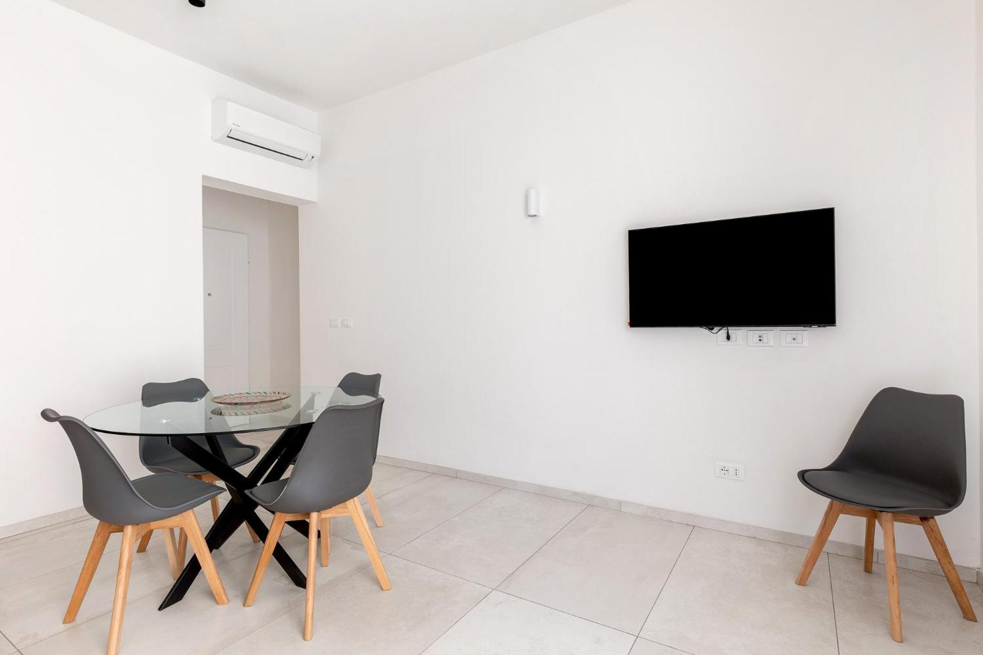 Apartment Le Dodici Porte - Porta San Felice 8 By District *