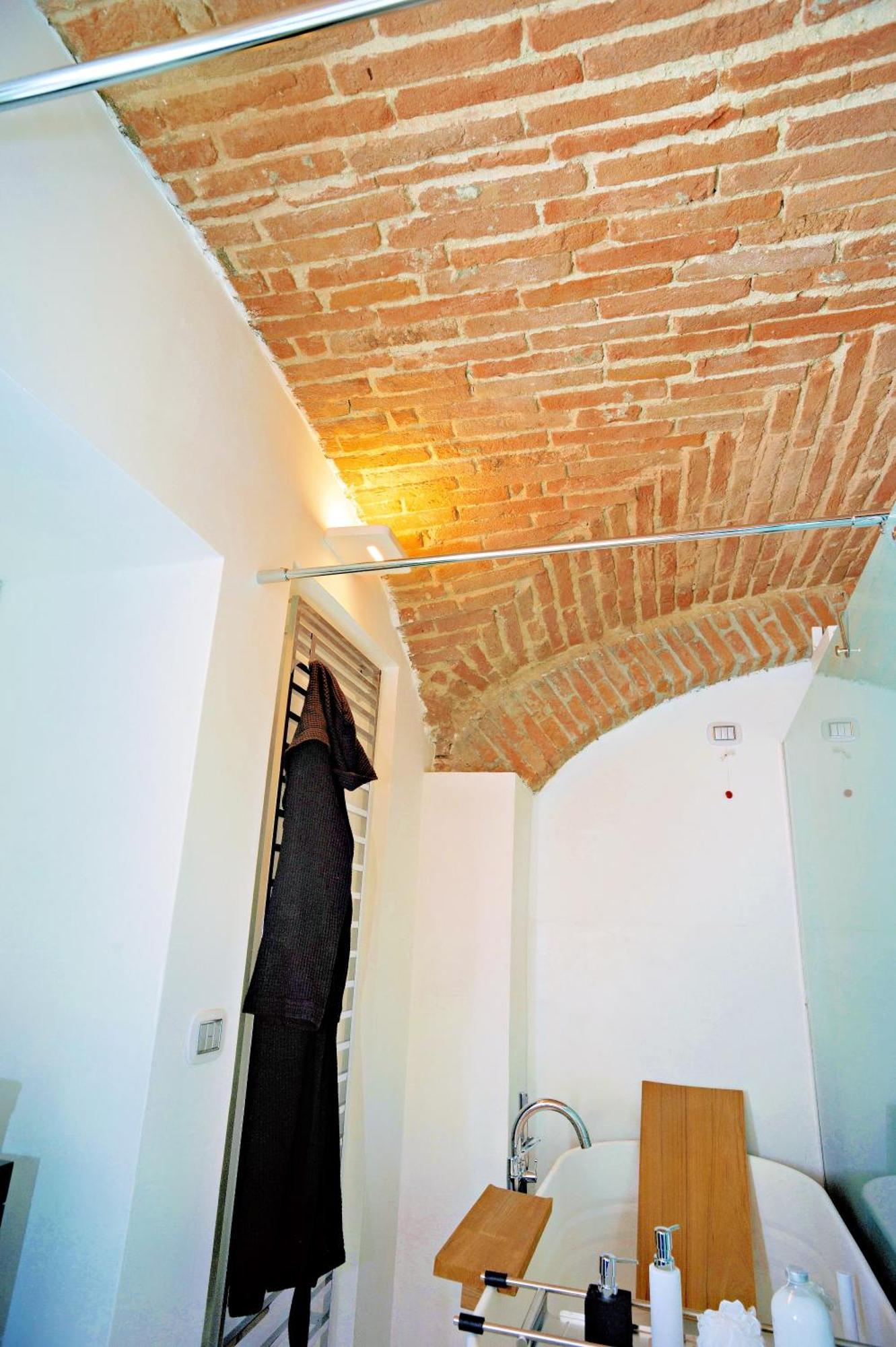 Elegant And Modern Loft In Medieval Apartment Bologna