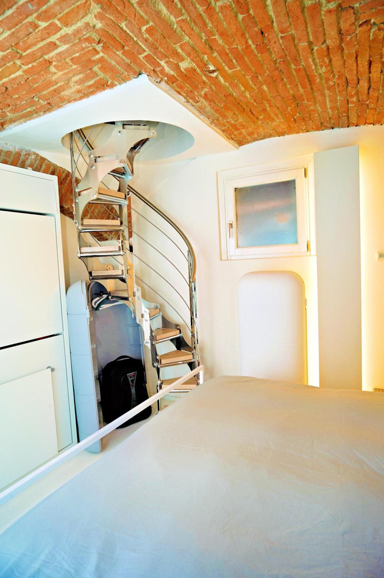 Elegant And Modern Loft In Medieval Bologna