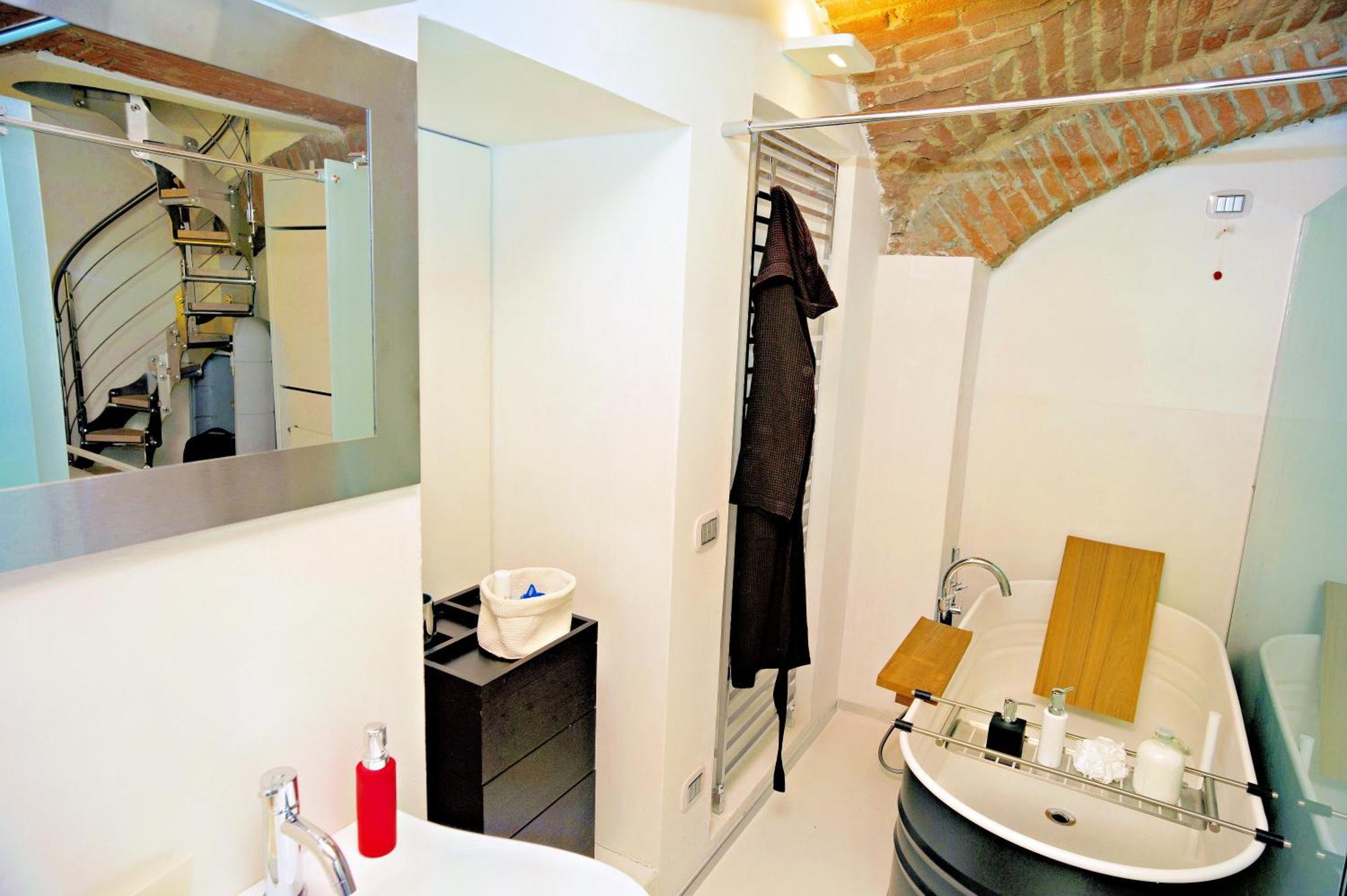 Apartment Elegant And Modern Loft In Medieval Bologna