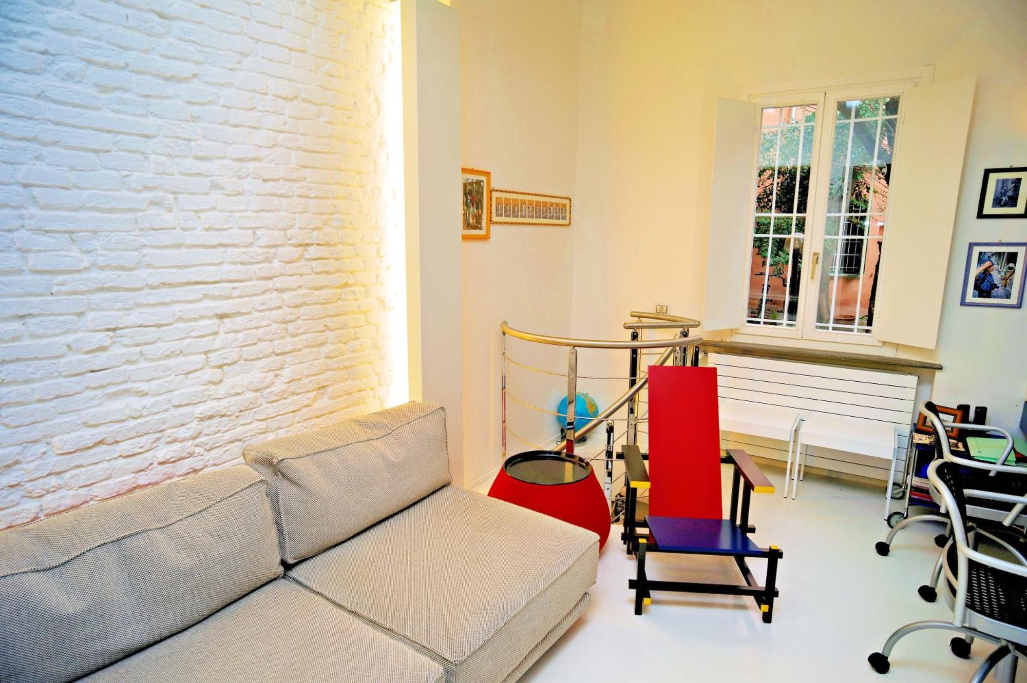 Elegant And Modern Loft In Medieval Apartment Bologna