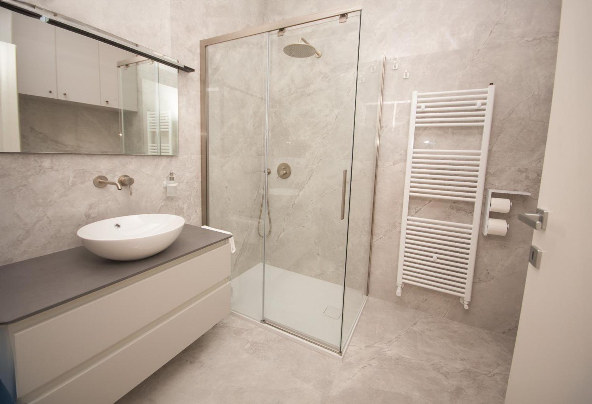 Enjoy - Luxury Experience In The Heart Of Apartment