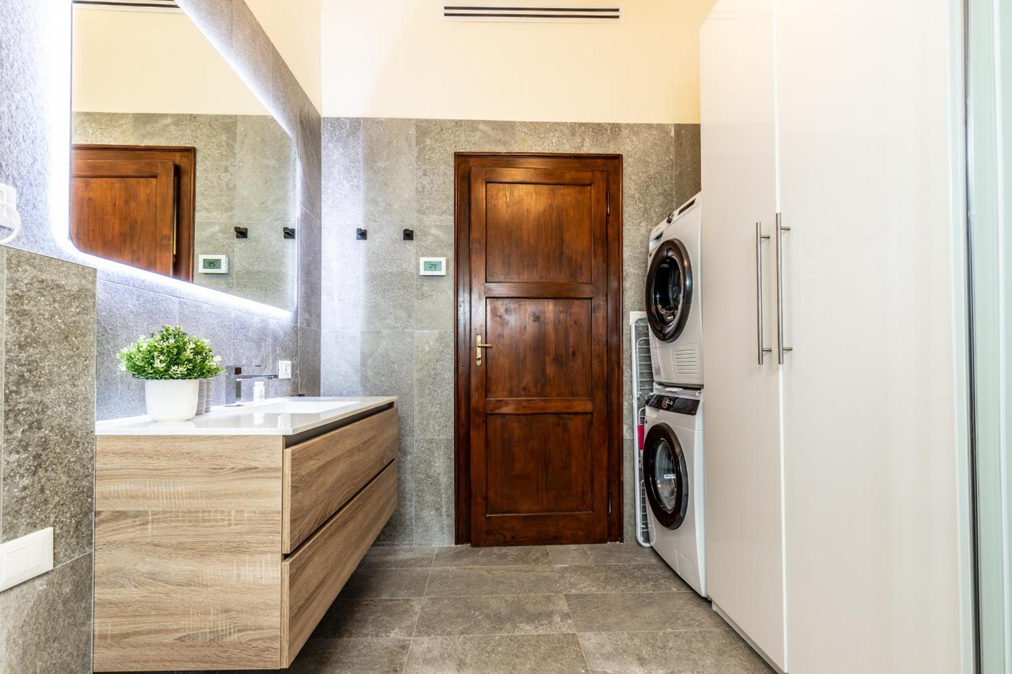 Housmart Emilia Levante 98 *