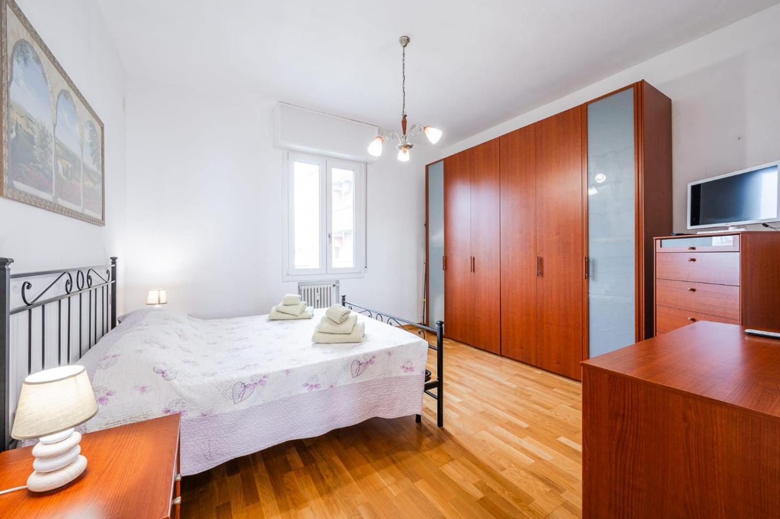 Le Cinque Rose Airport Apartment