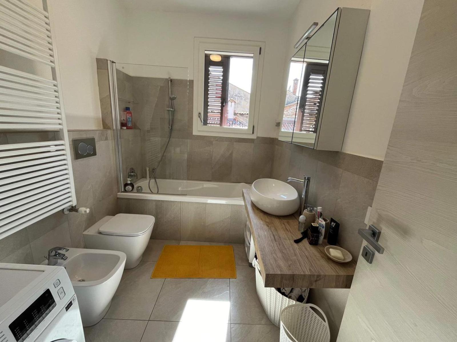Moderno In Piazza Aldrovandi Apartment
