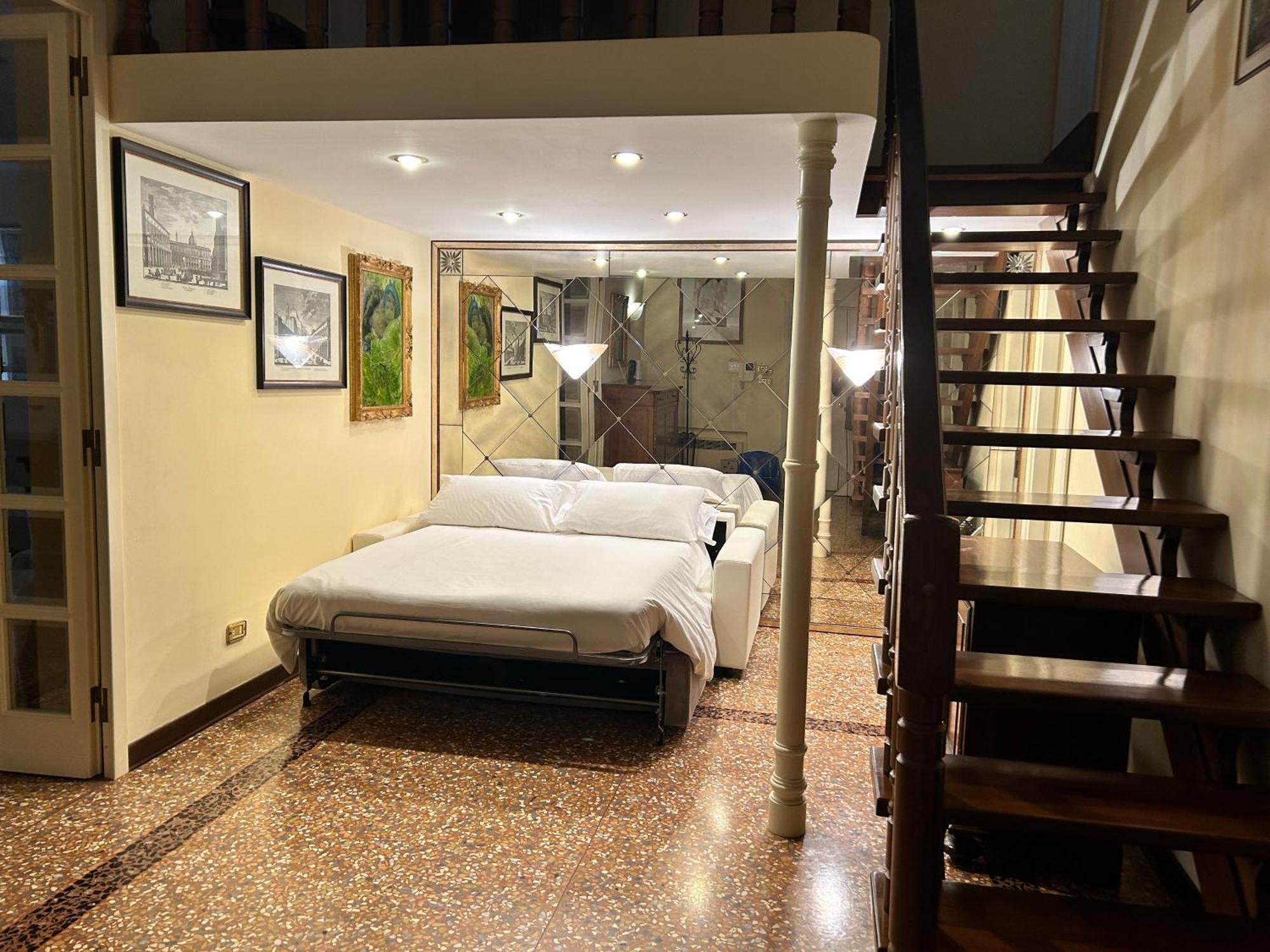 Apartment Medieval Art Loft *