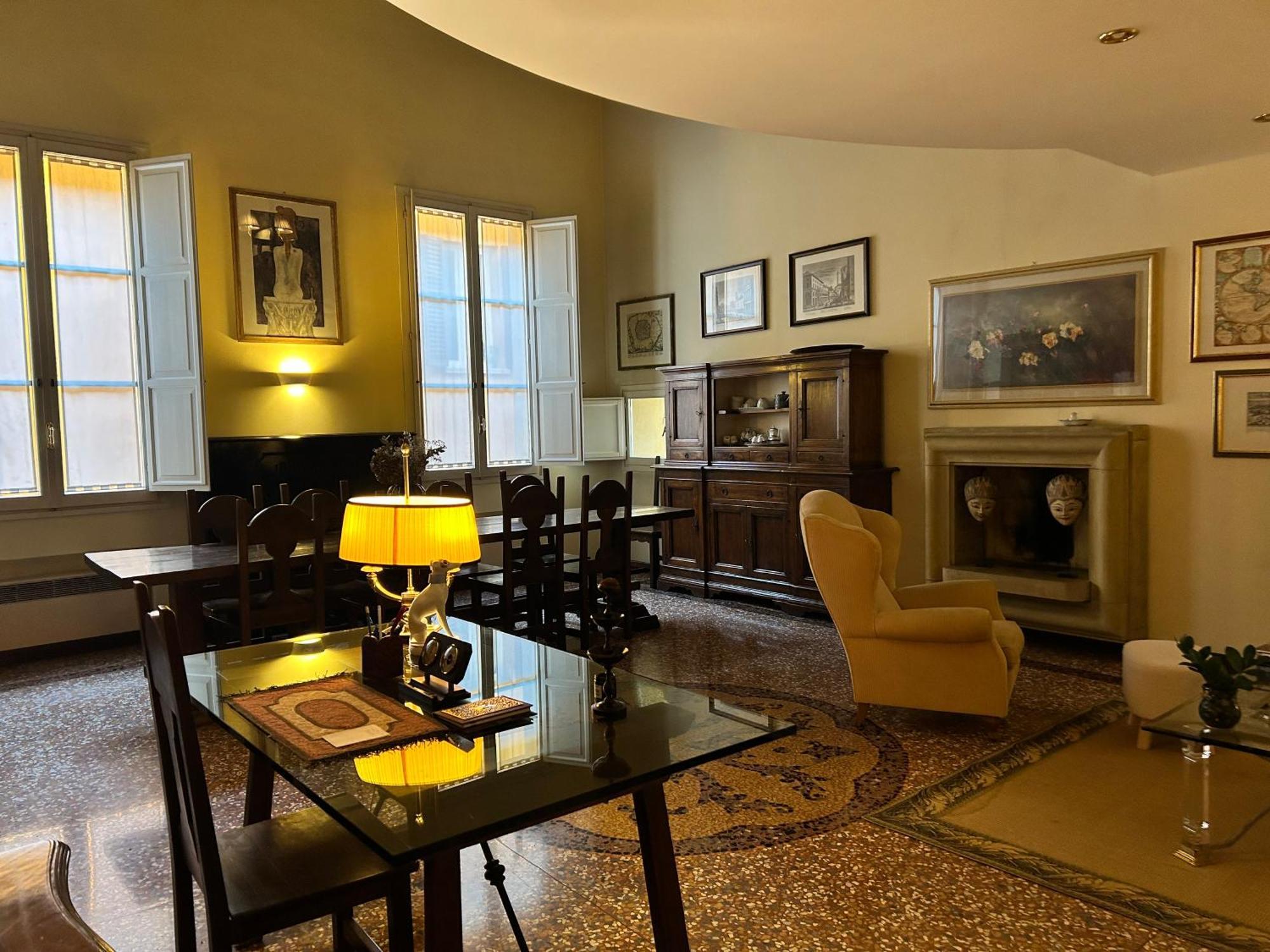 Medieval Art Loft Apartment *