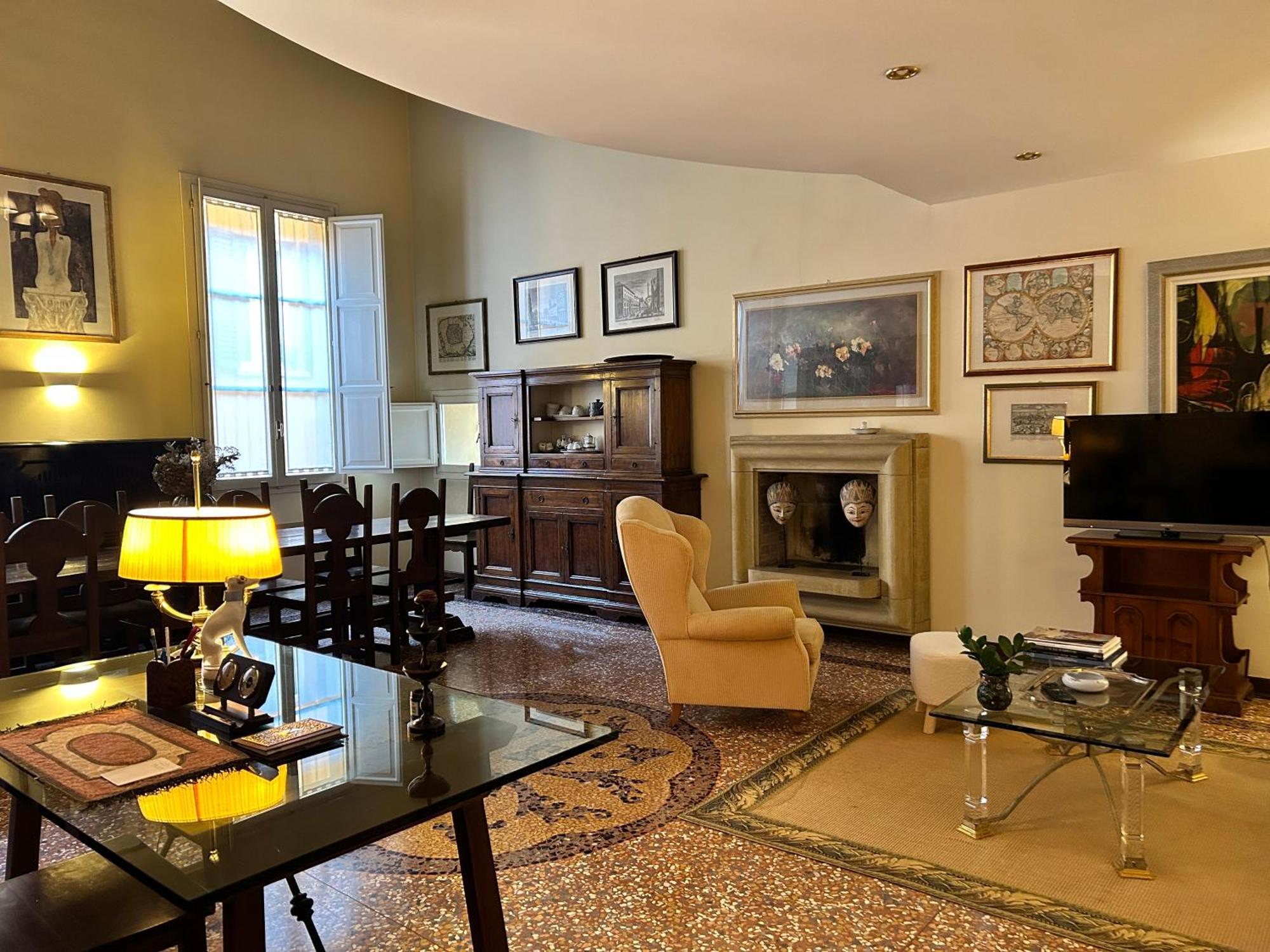 Medieval Art Loft Apartment Bologna