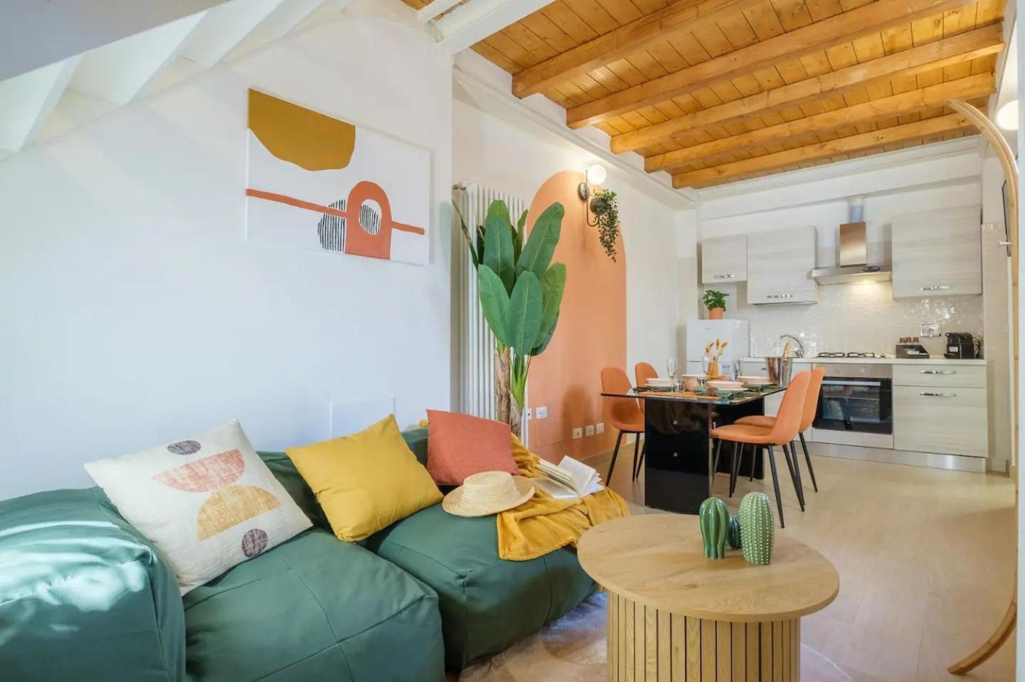 Apartment Charming Vintage By Piazza Maggiore With Garden