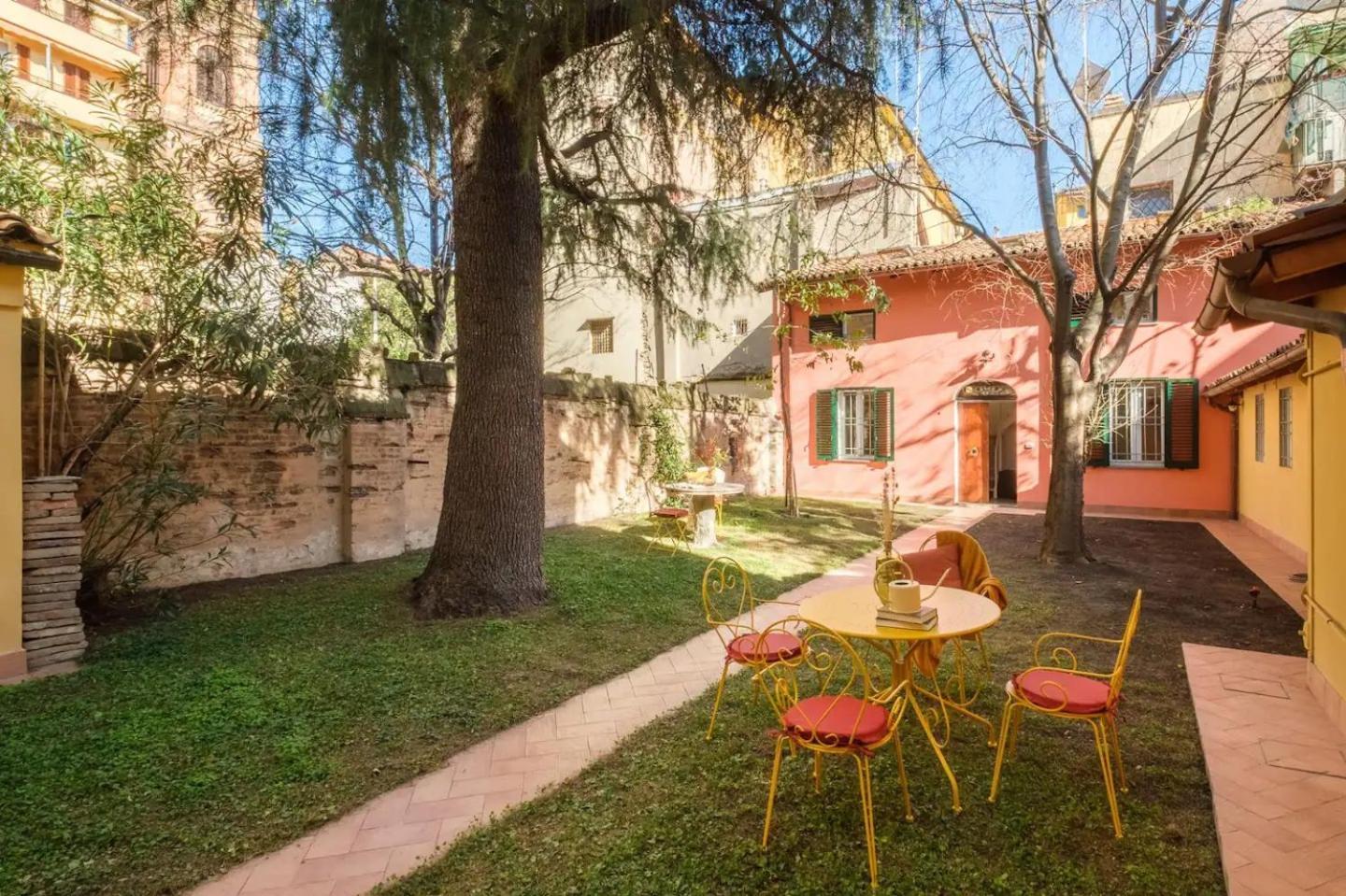 Charming Vintage By Piazza Maggiore With Garden *