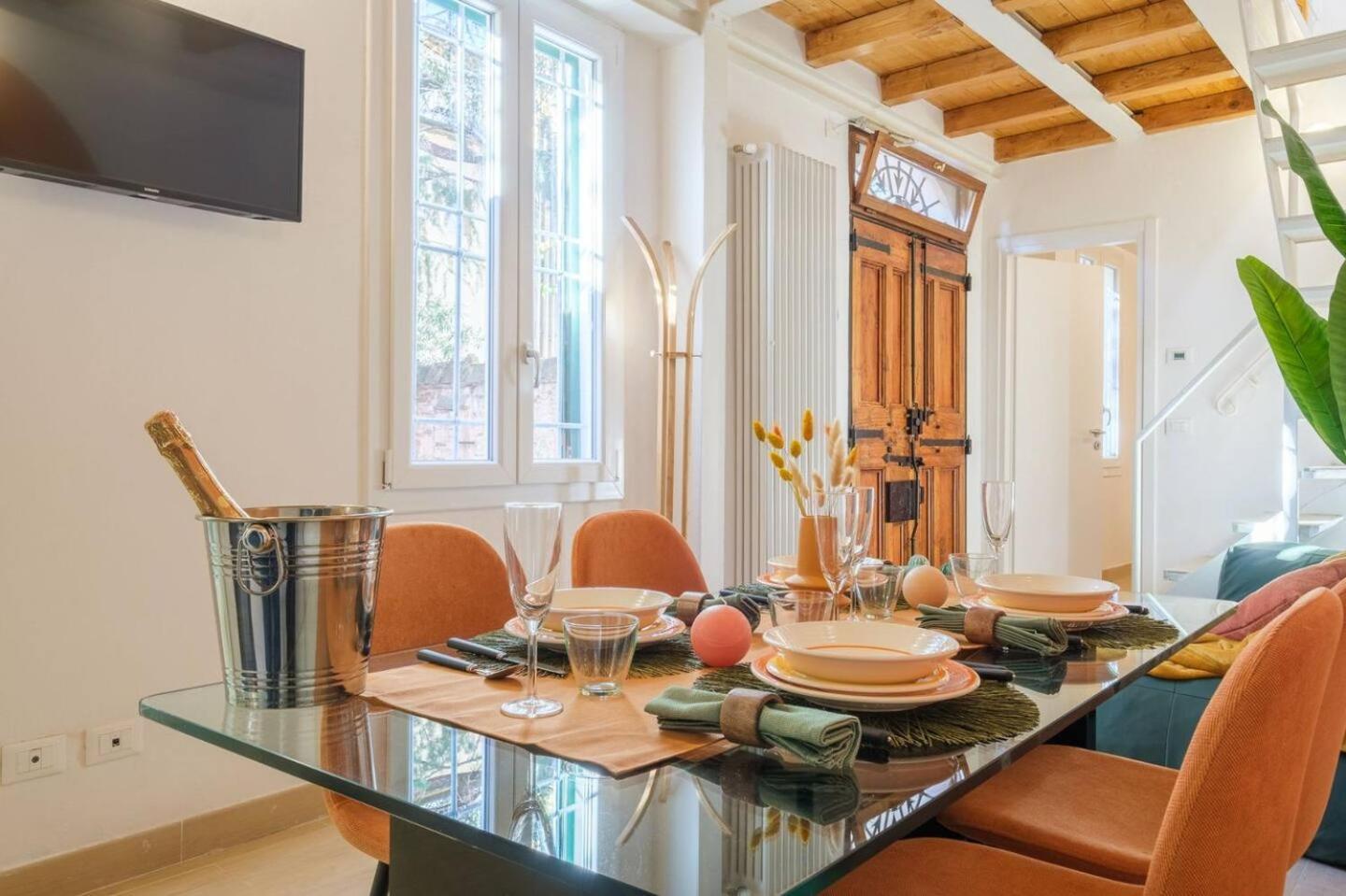 Charming Vintage By Piazza Maggiore With Garden * Bologna