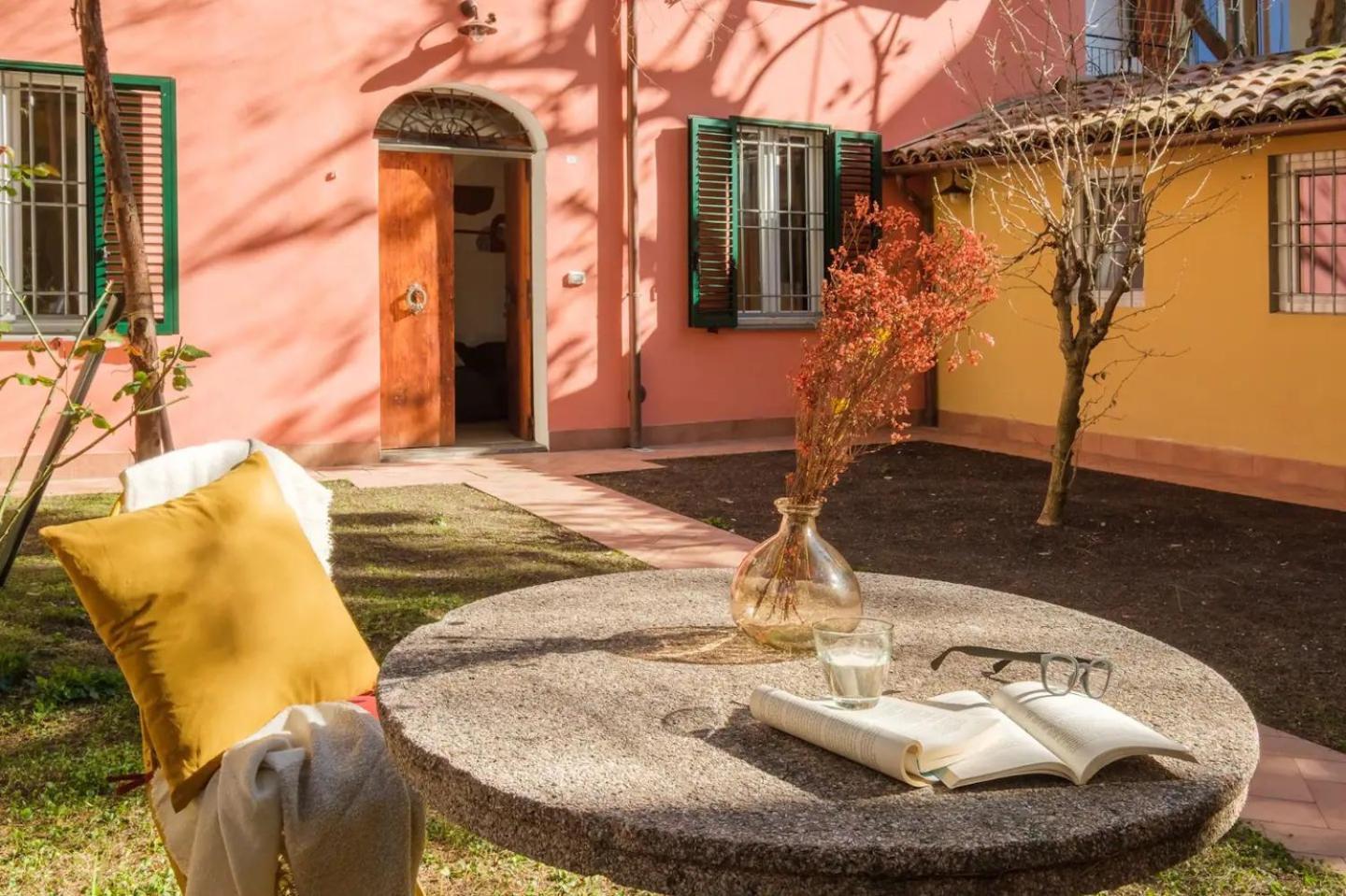 Charming Vintage By Piazza Maggiore With Garden *
