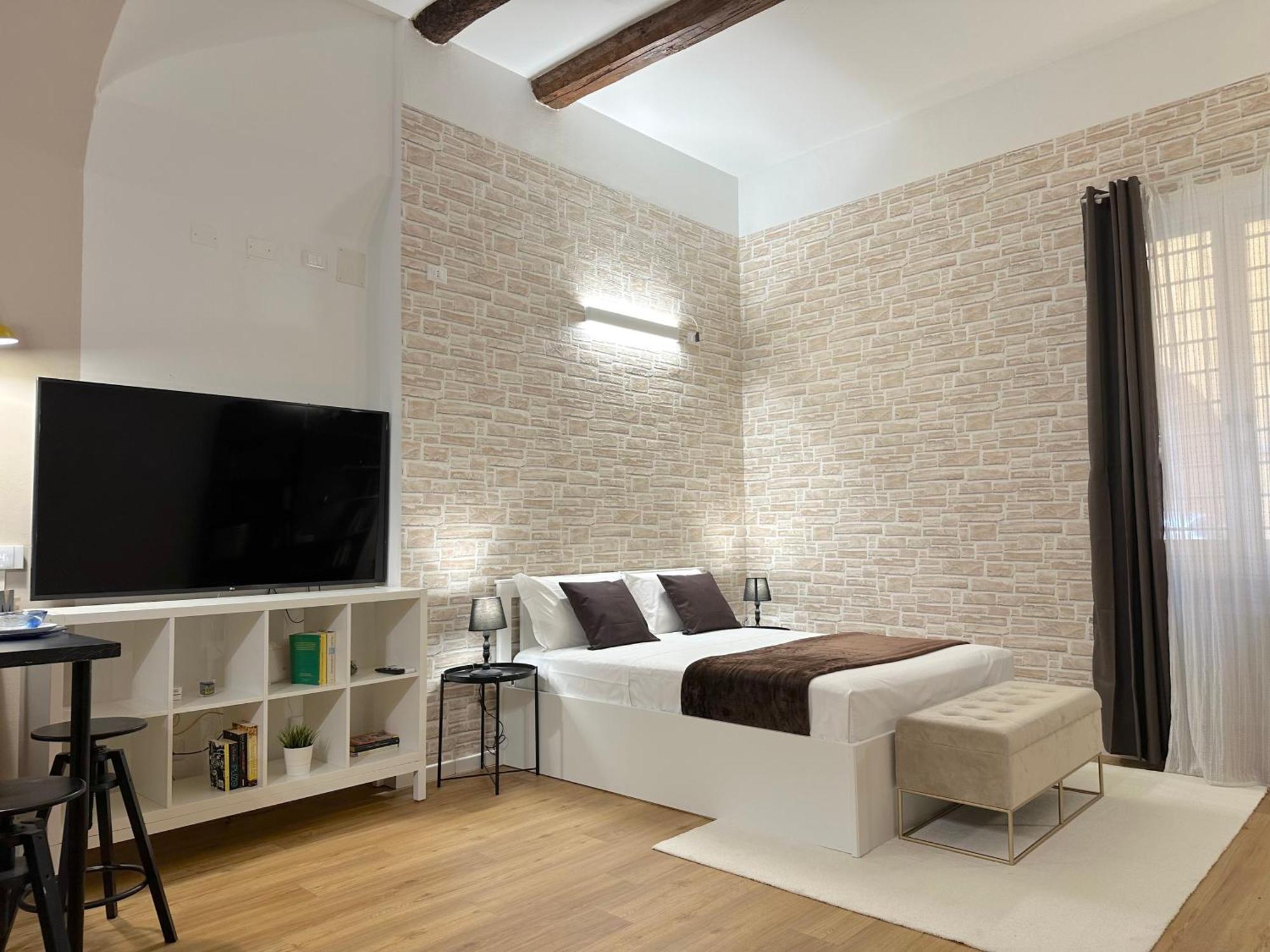 Apartment No Name Prestige *