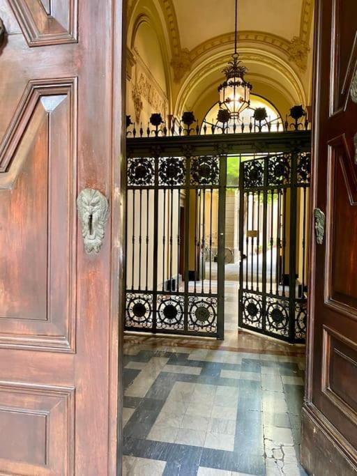 Portico Dei Servi Historical Apartamento Bolonha