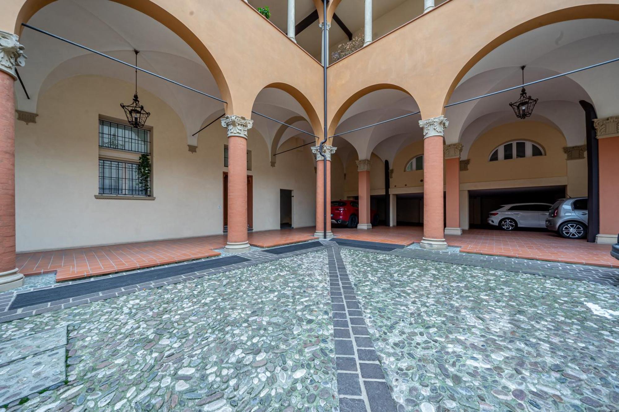 Luxury Flat And Free Parking Apartment Bologna