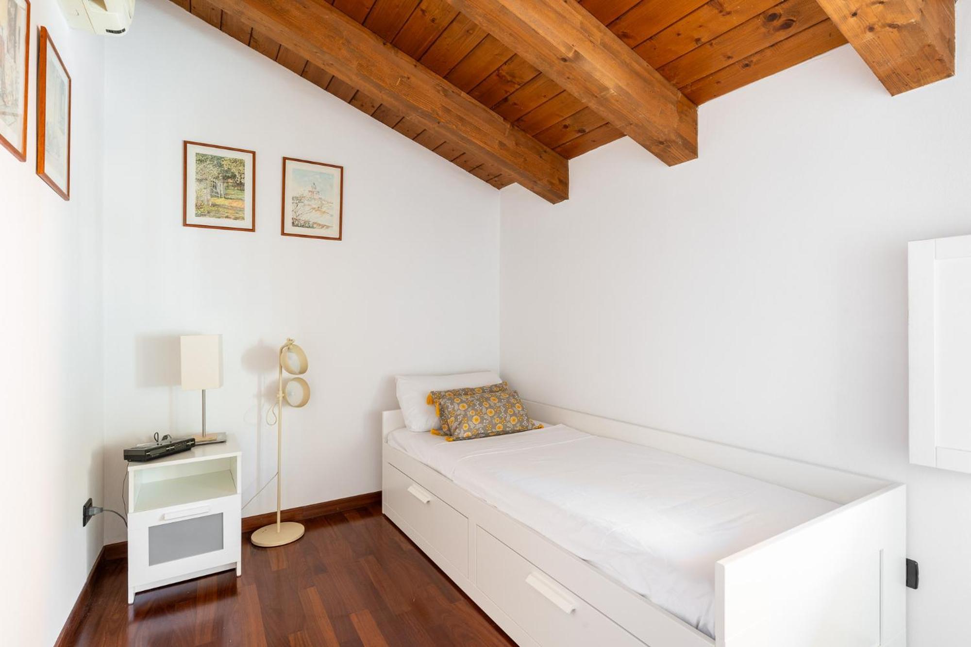 Broccaindosso 32 By District Apartment *
