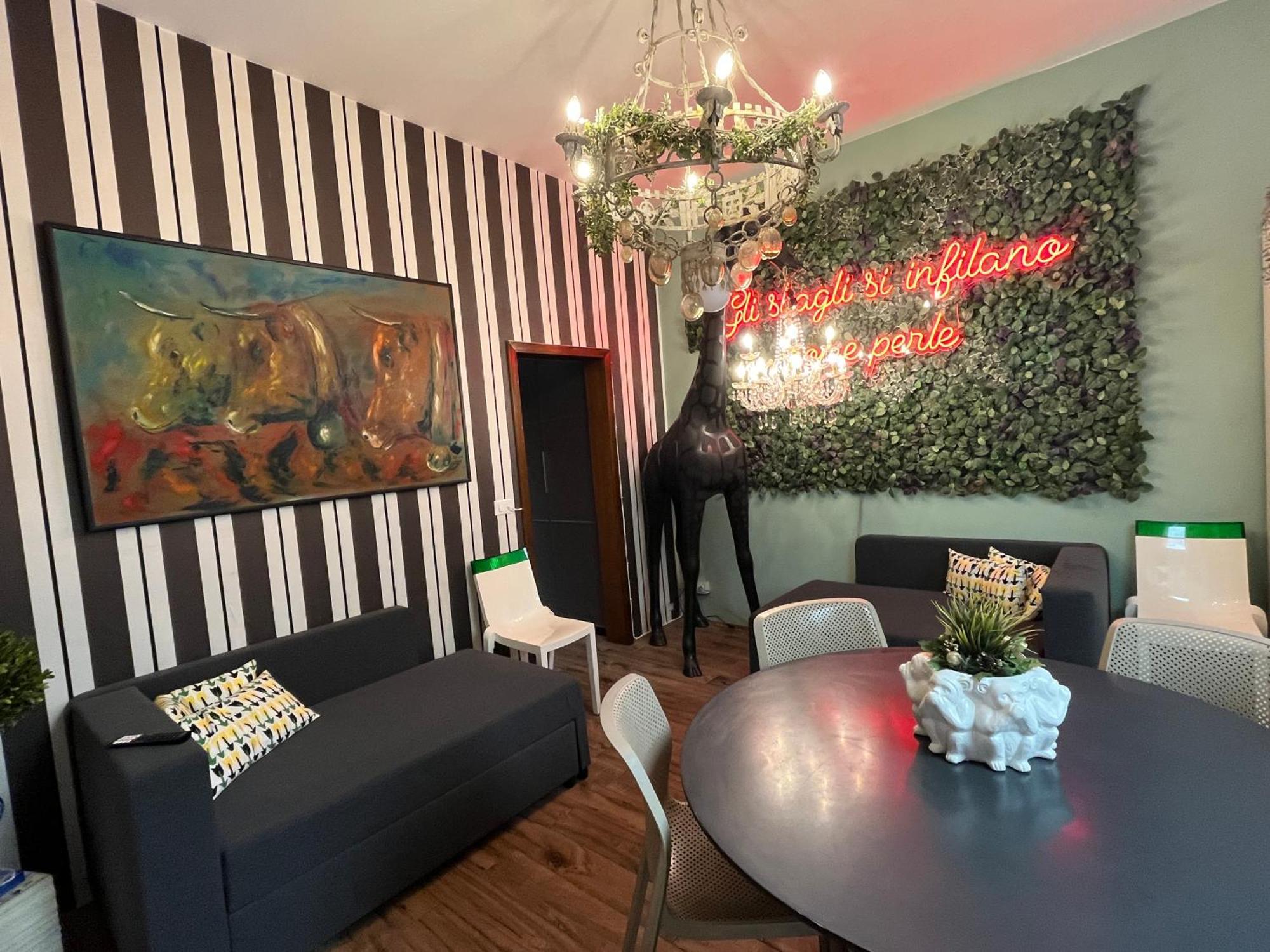 Giraffe Art Ducati Blq Apartment