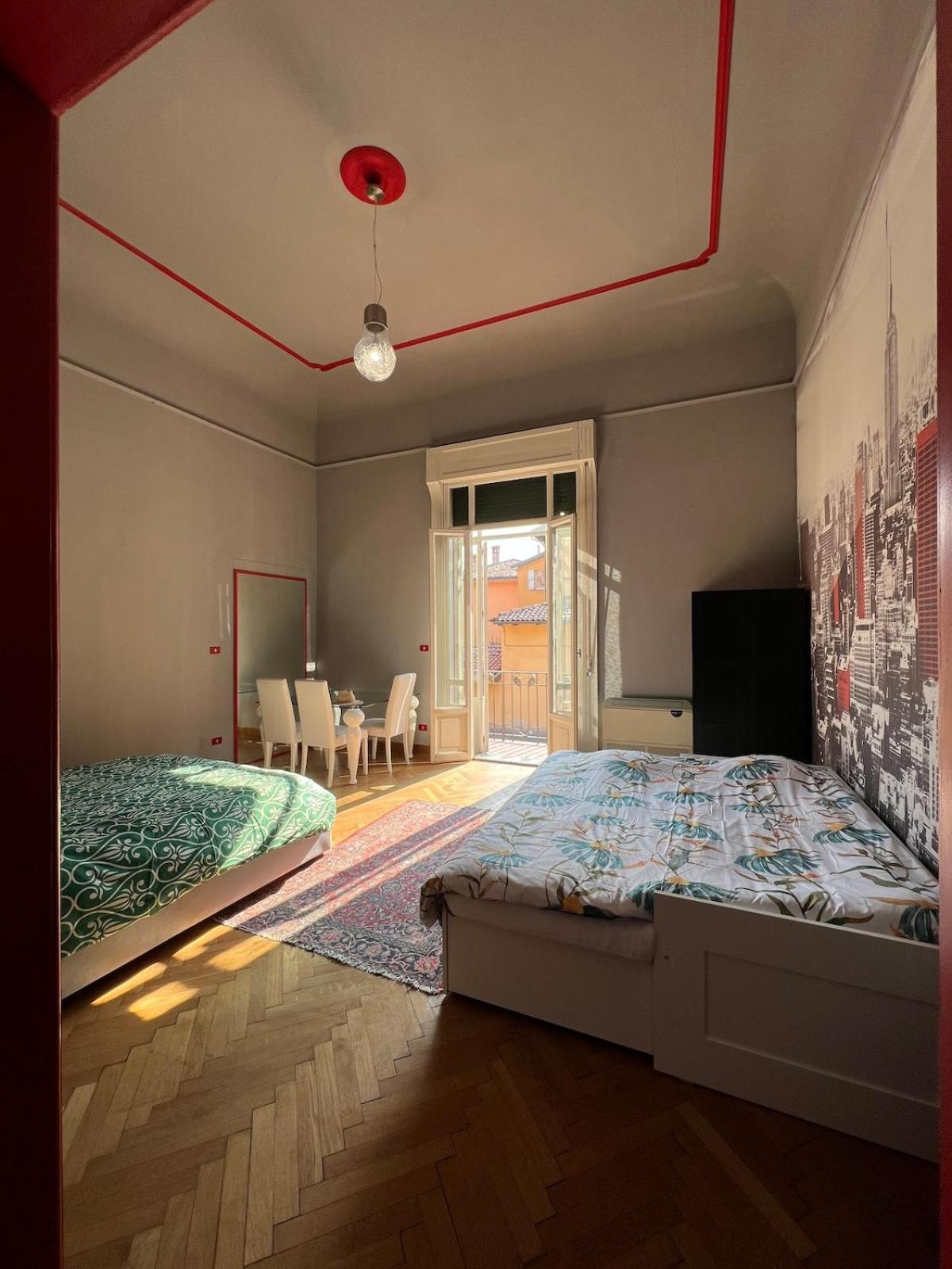 The Window On The Courtyard, Entire - La Finestra Sul Cortile, Intero Bologna