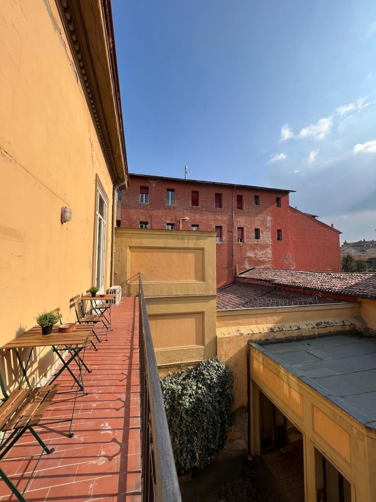 The Window On The Courtyard, Entire - La Finestra Sul Cortile, Intero Apartment Bologna