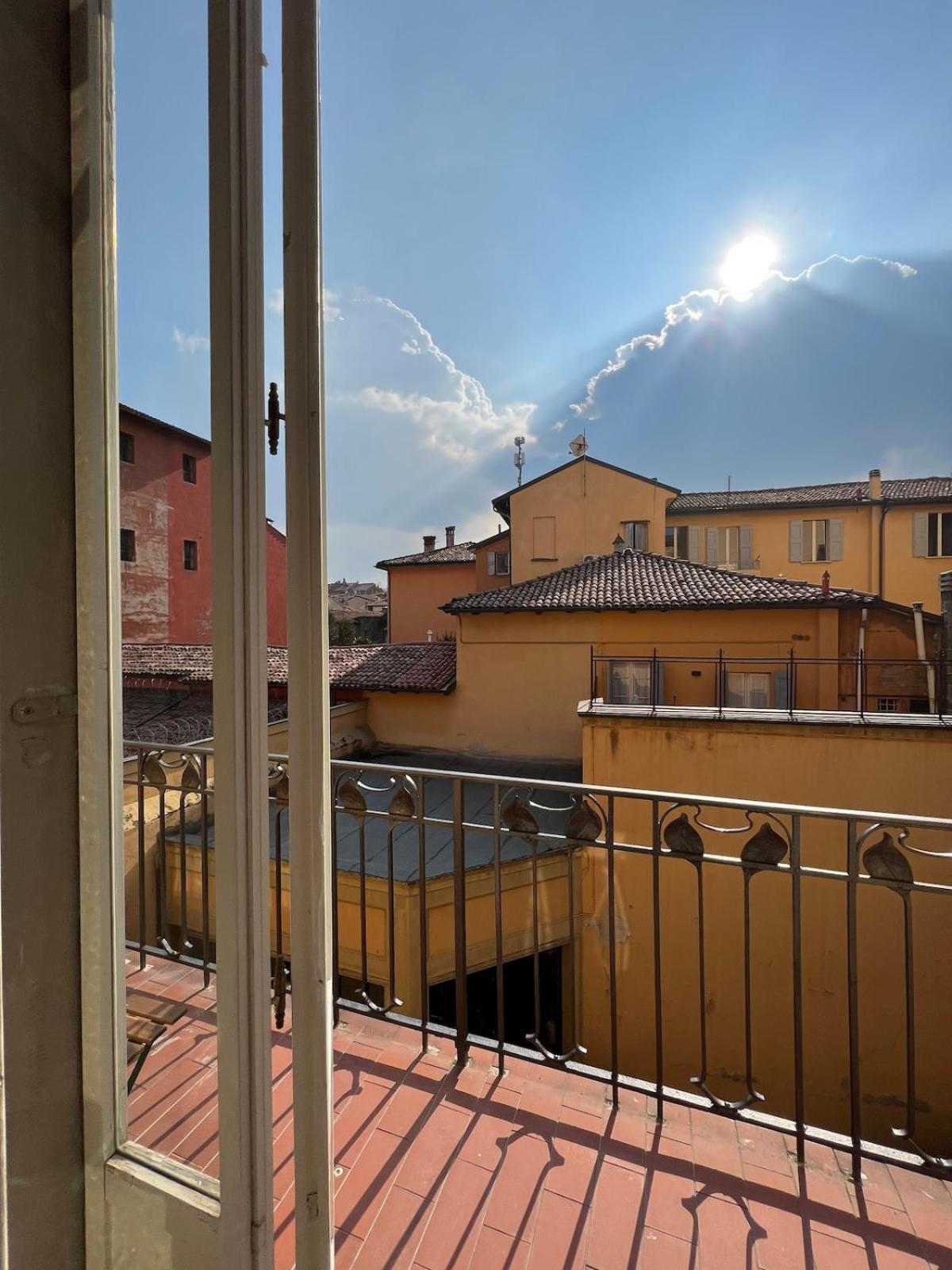 The Window On The Courtyard, Entire - La Finestra Sul Cortile, Intero Apartment