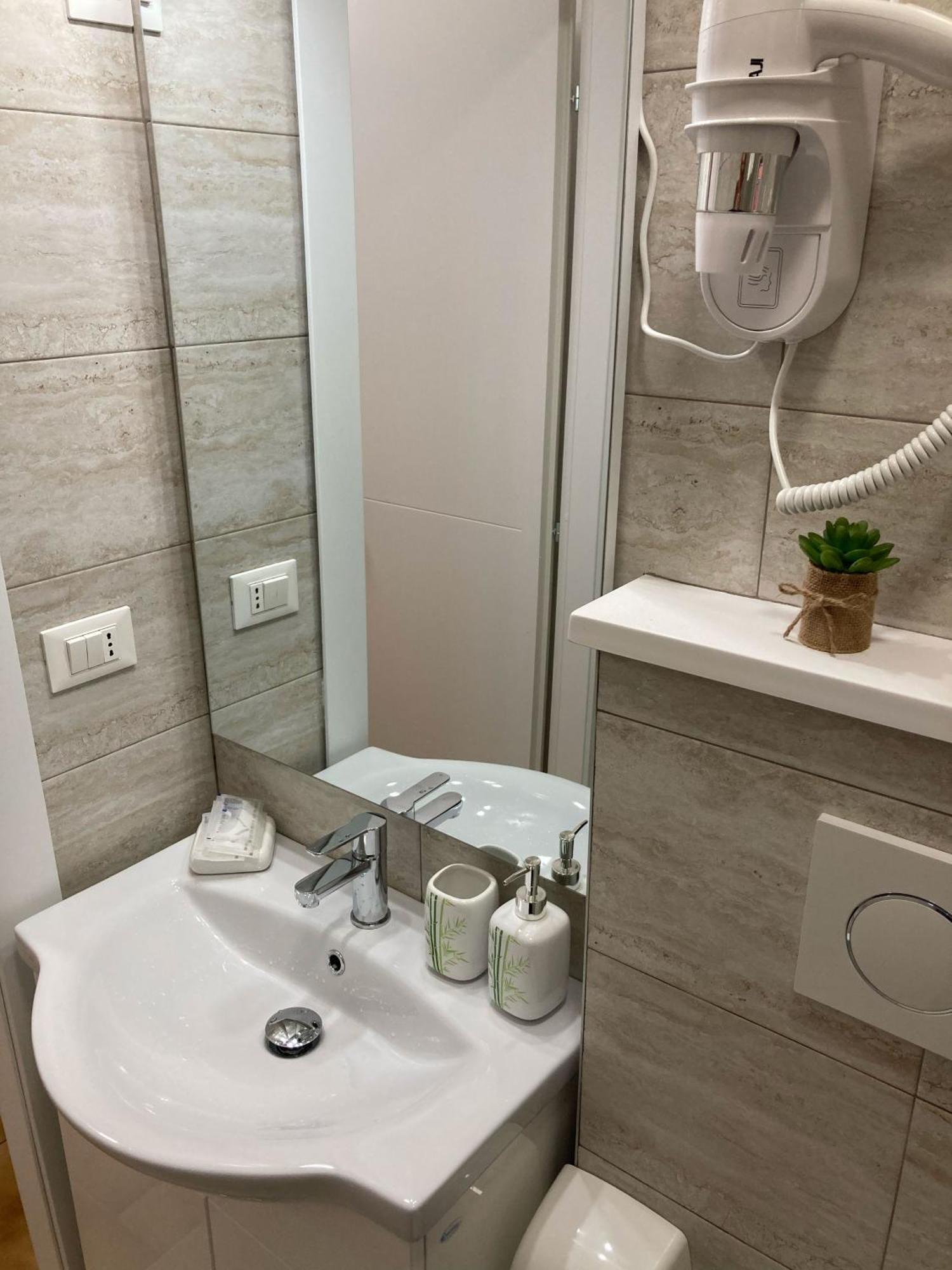 - Indipendenza 36 Apartment *