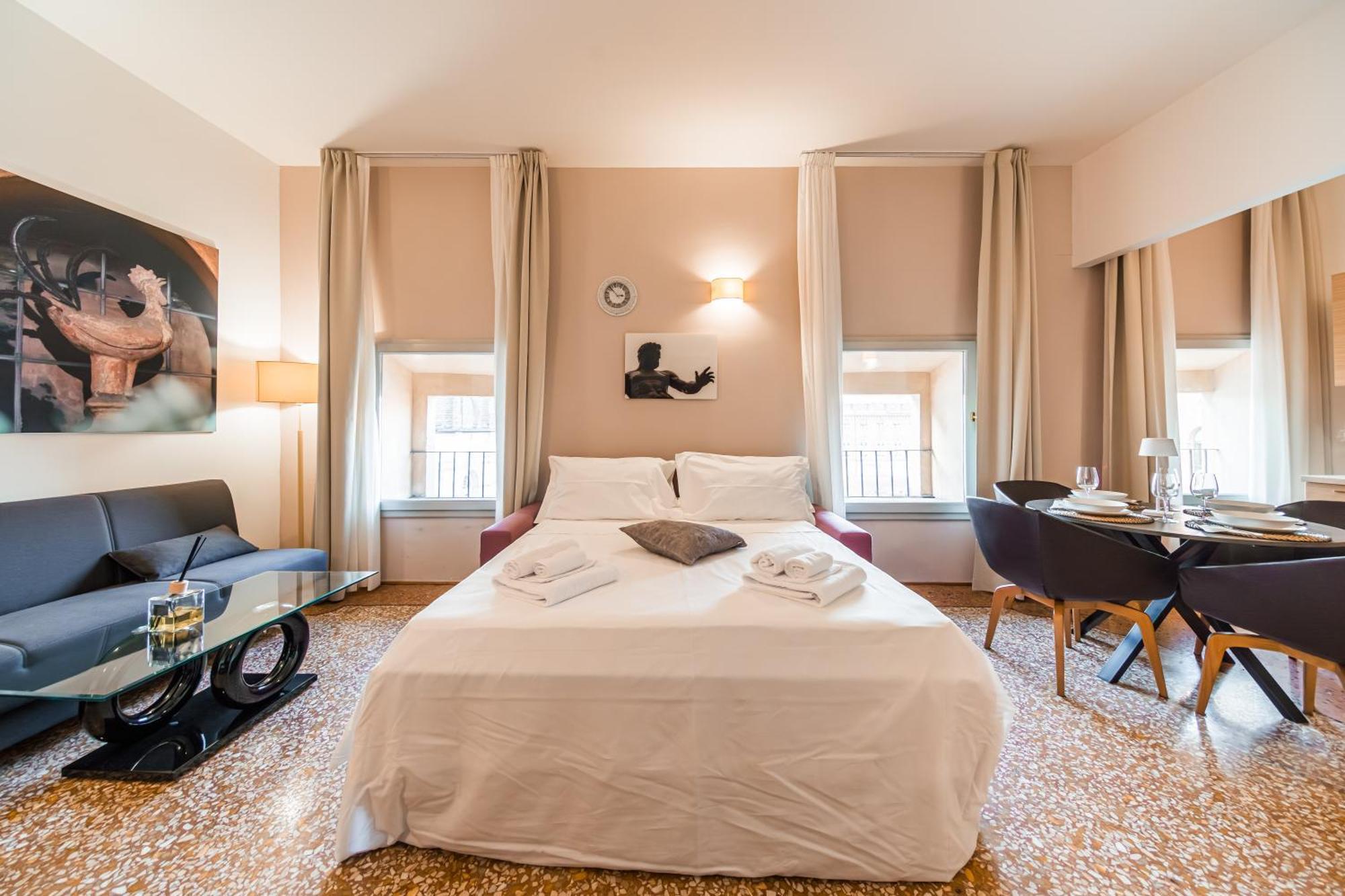 Apartment Immobo Arcadian - Piazza Maggiore View