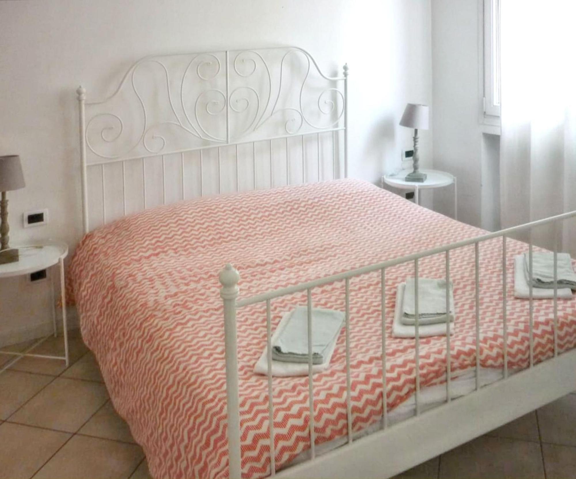 Spacious In The Heart Of - 2 Bedrooms *