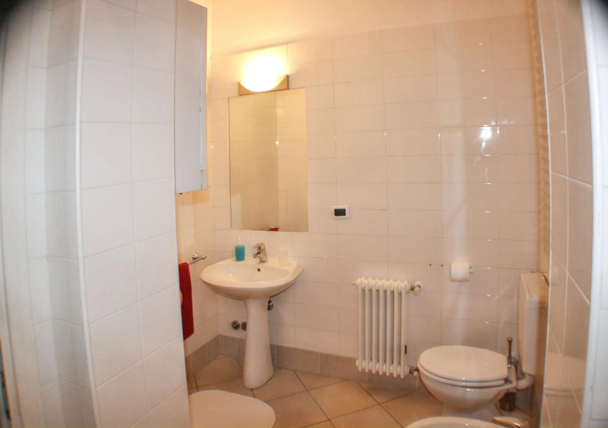 Spacious In The Heart Of - 2 Bedrooms Apartment Bologna