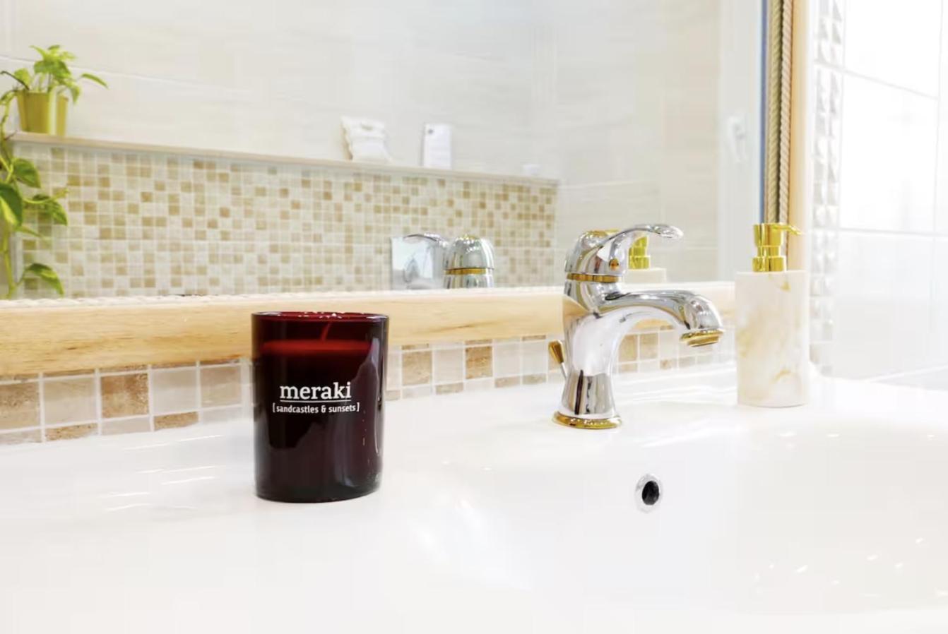 Meraki Guest house *
