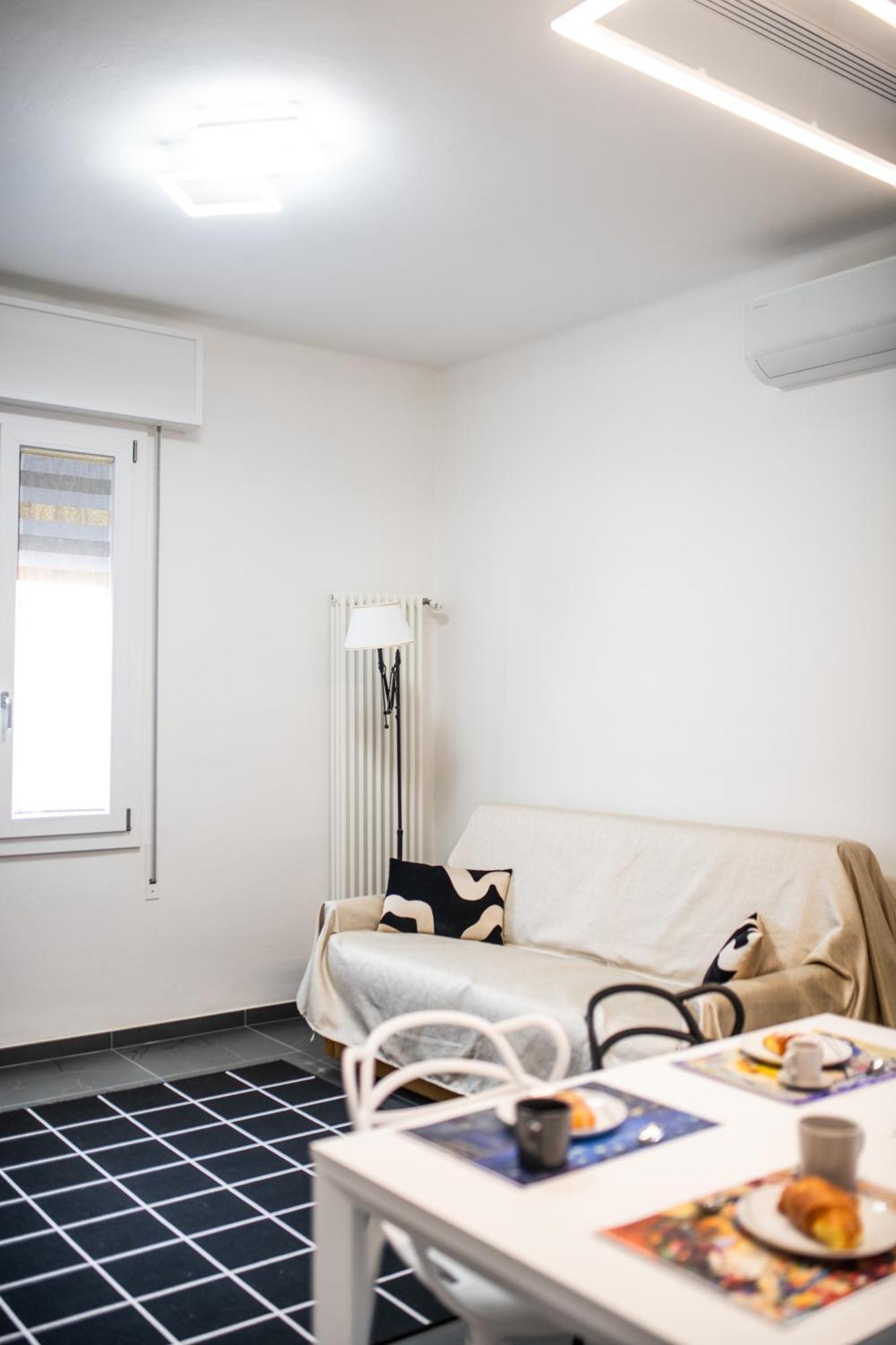 Apartment Morgana Guarda Il Canale - Centro Storico - Finestrella -indipendenza - Piazza 8 Agosto - Stazione