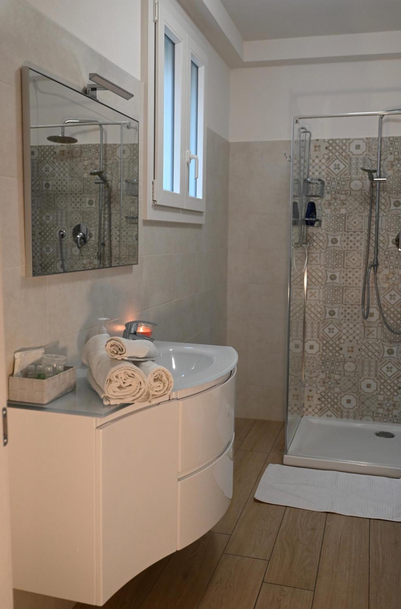 Grigio Perla Residenza, Casa Indipendente Con Parcheggio Privato E Giardino