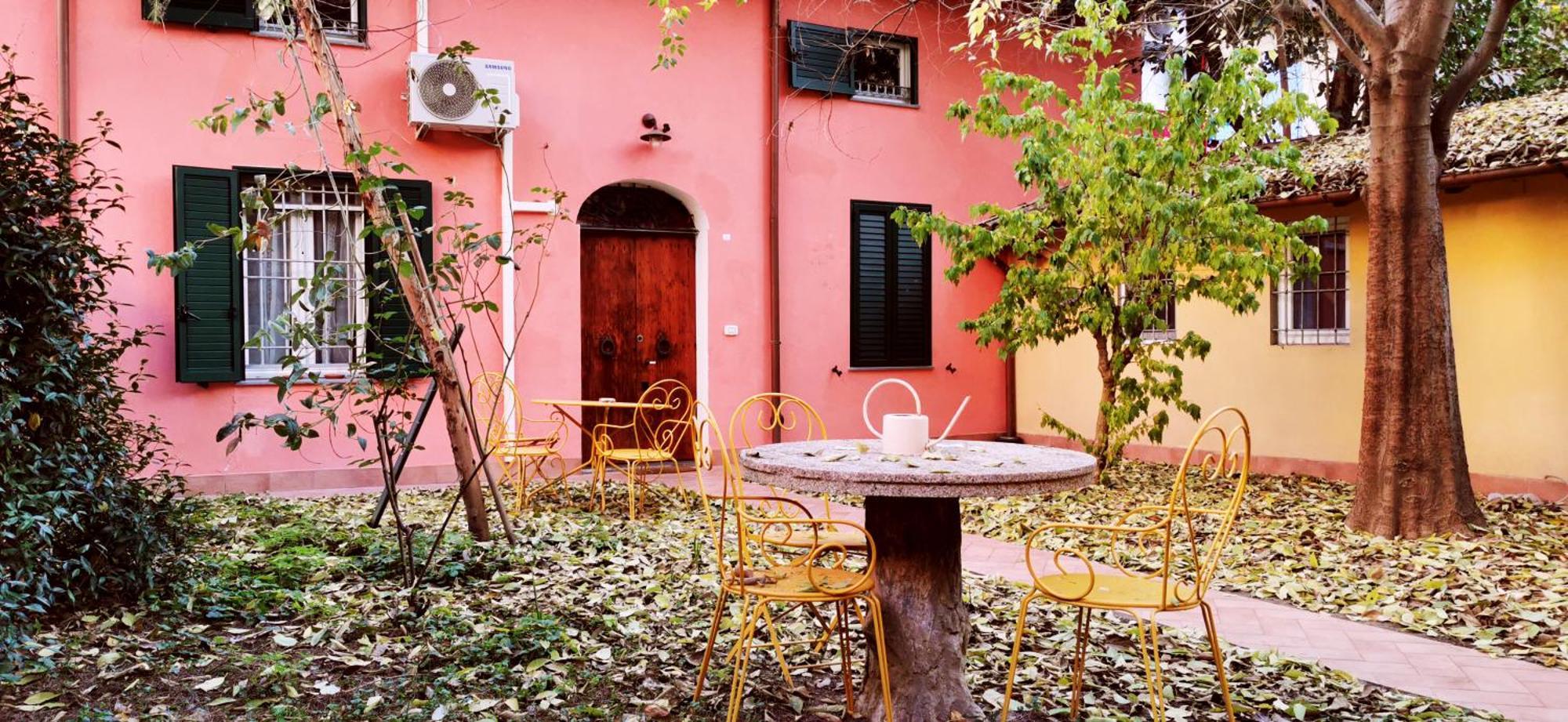 Apartment Charming Vintage By Piazza Maggiore With Garden