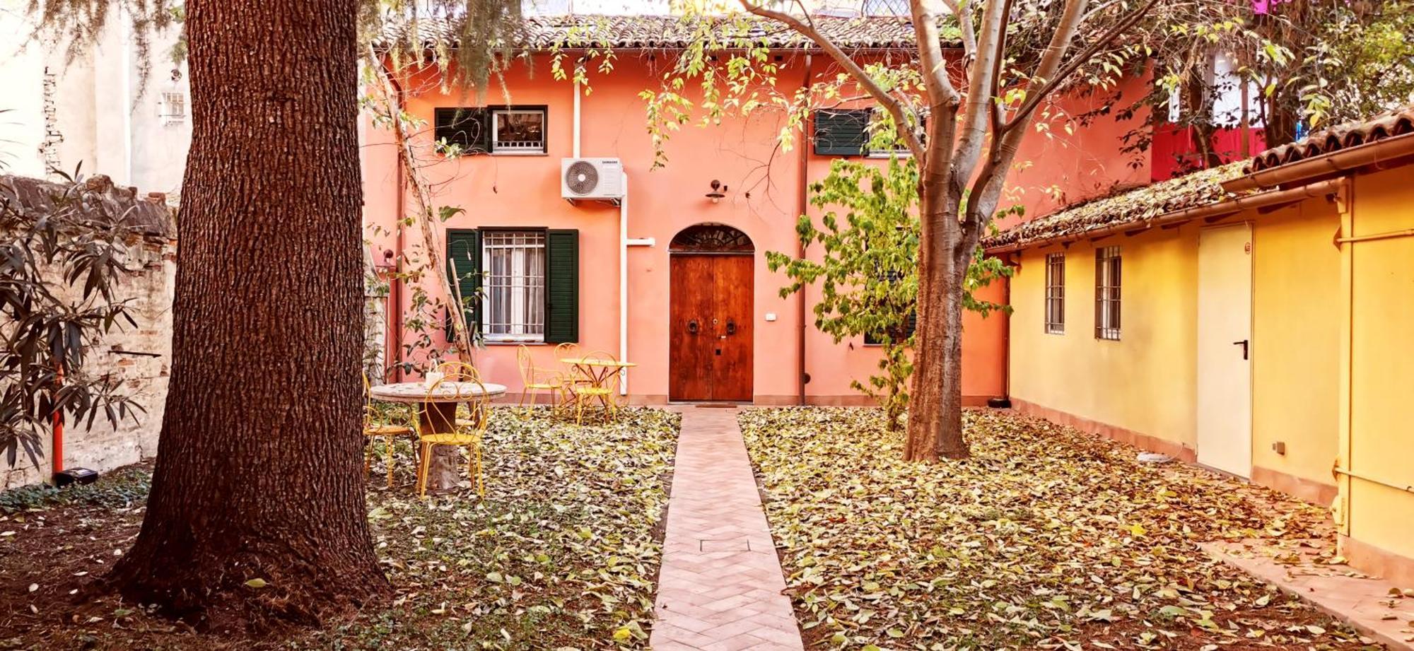 Apartment Charming Vintage By Piazza Maggiore With Garden *