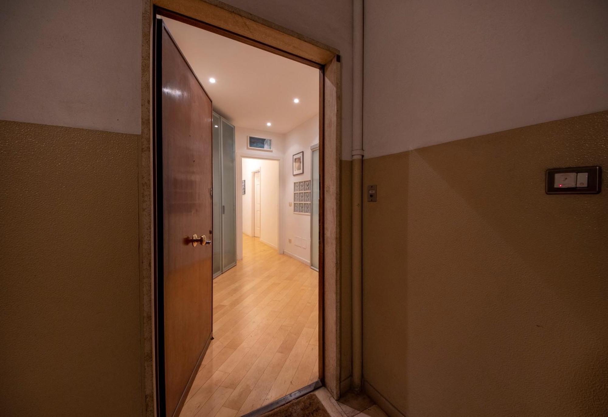 Housmart Treves 2 *