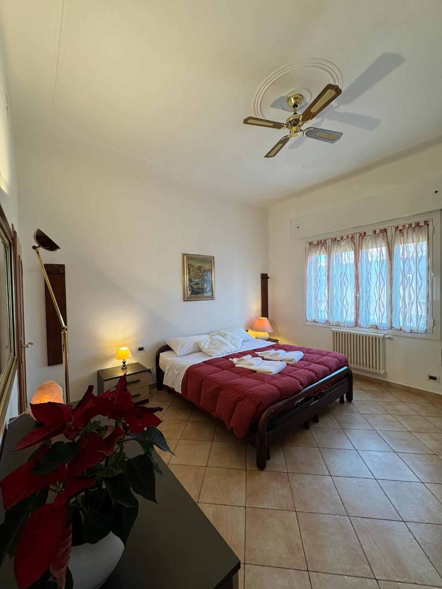 Fiera - Train Station - Free Parking Apartment