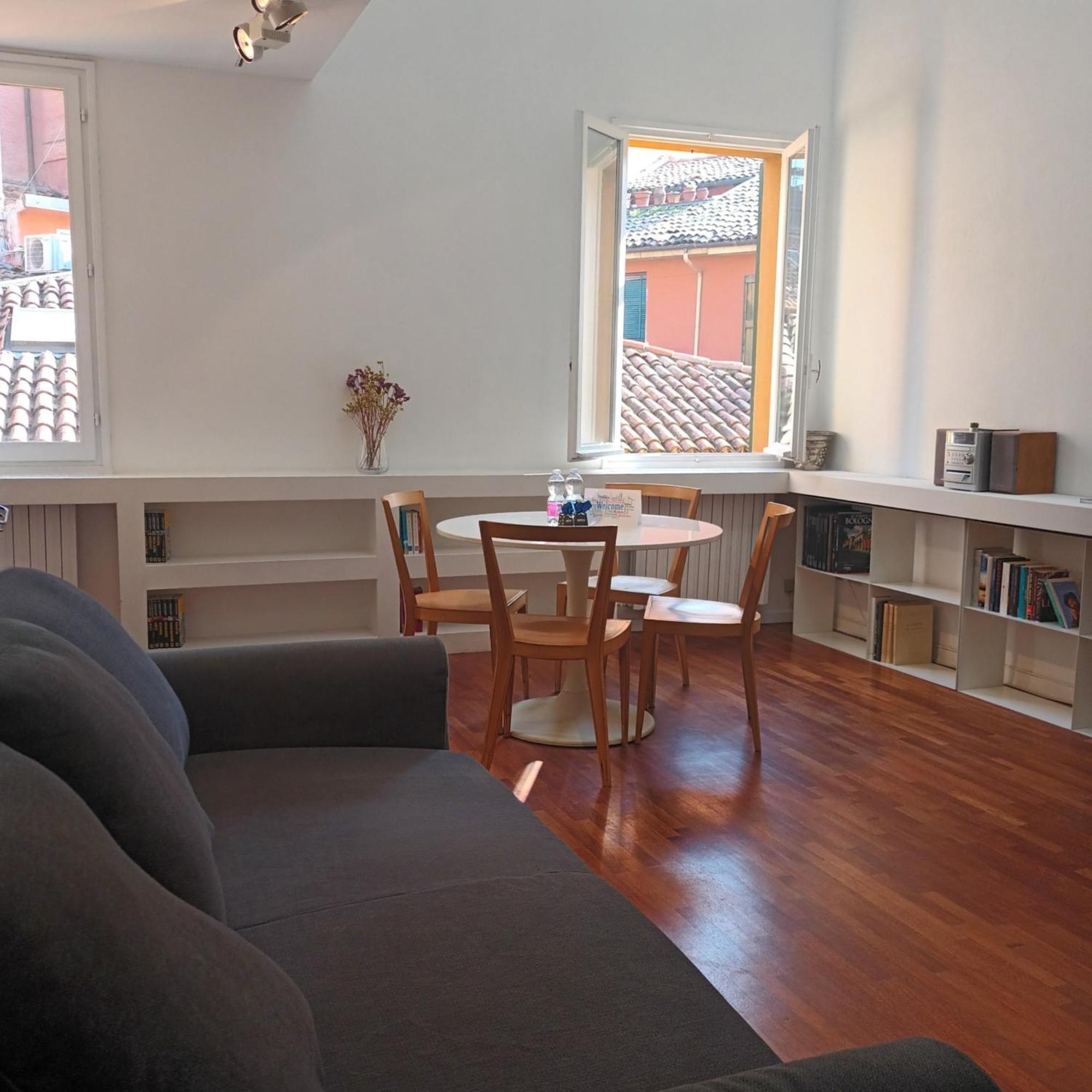 Prime College Apartment *