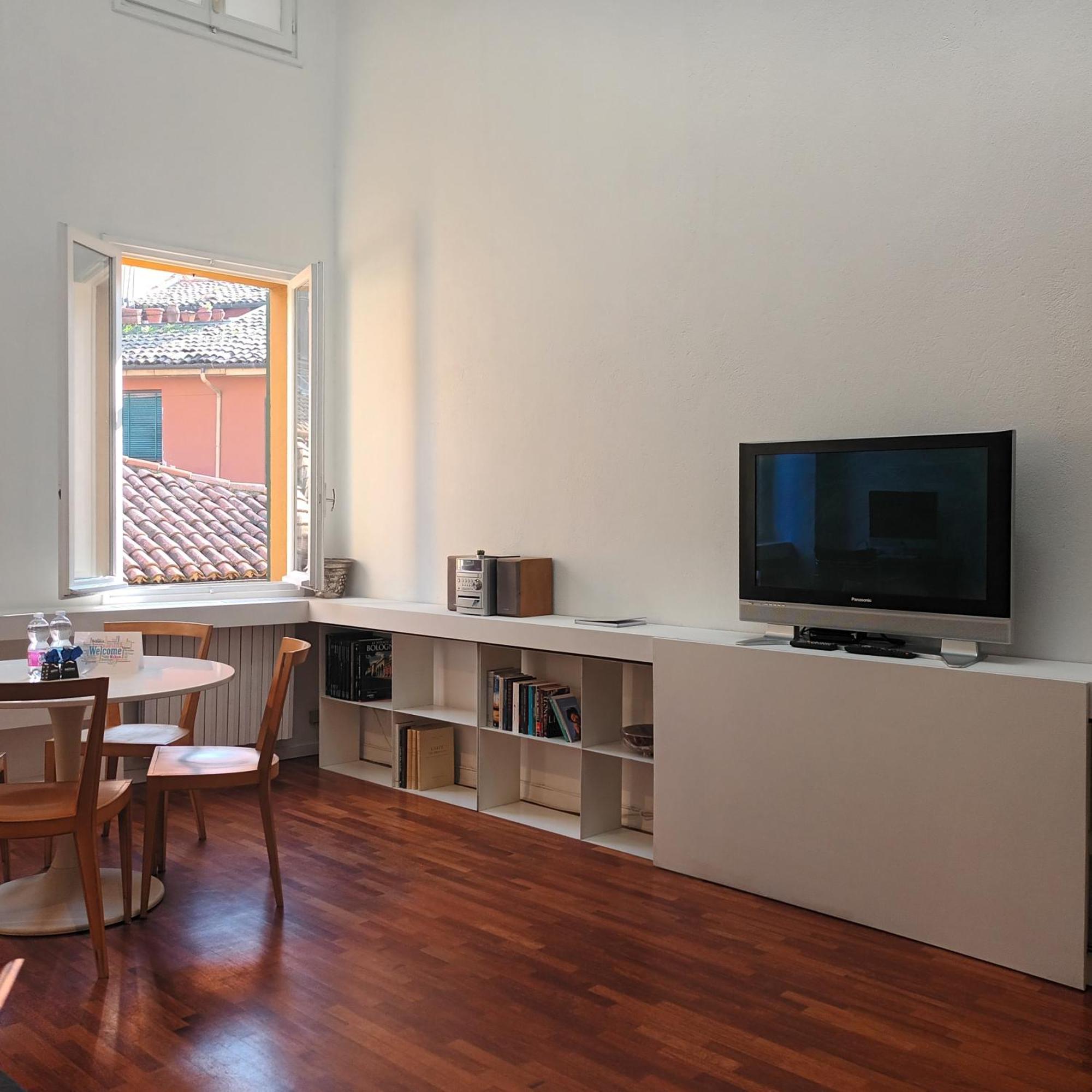 Prime College Apartment *