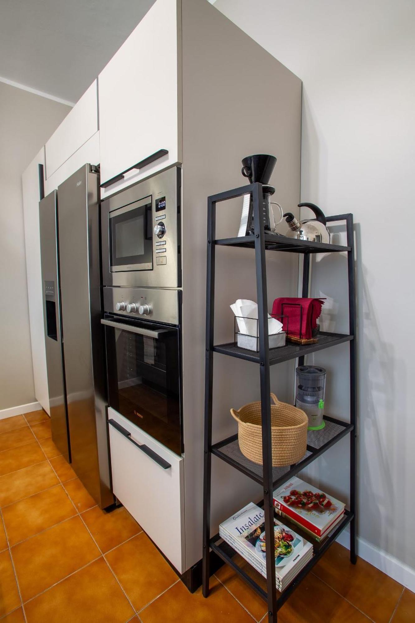 Housmart Lorenzo Costa 17 Apartment