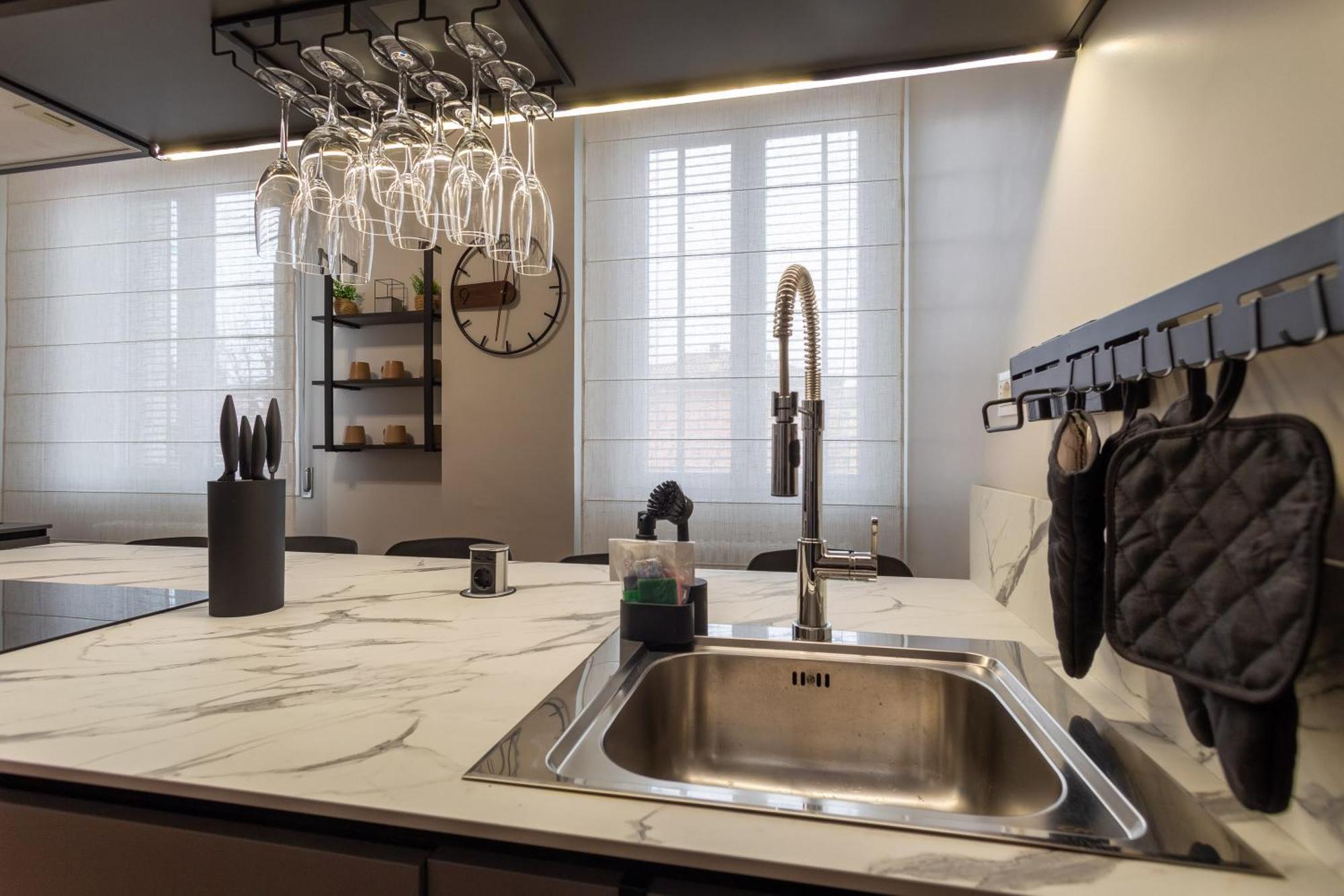 Housmart Lorenzo Costa 17 Apartment