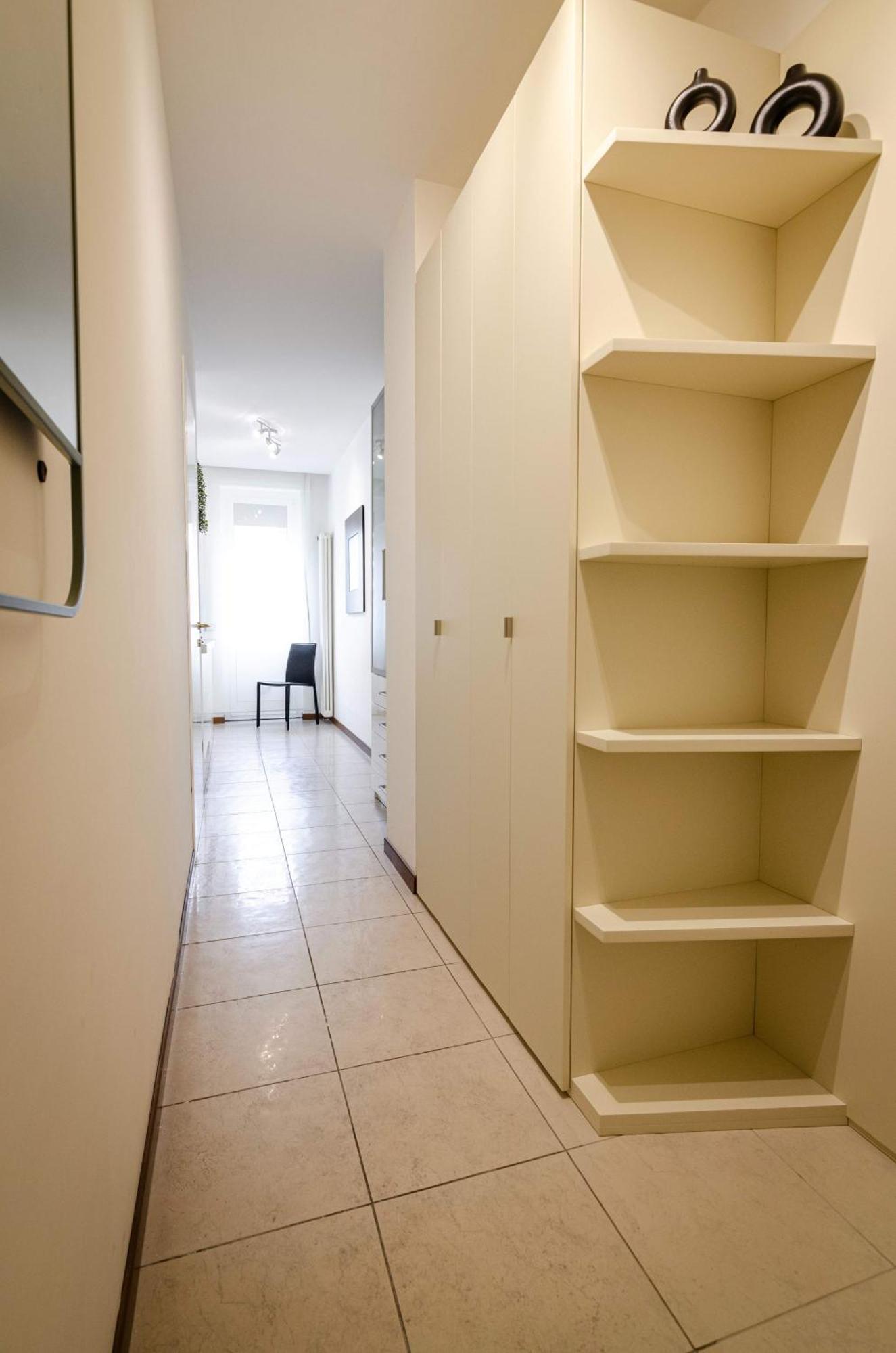 Large And Bright In The Heart Of Apartment *