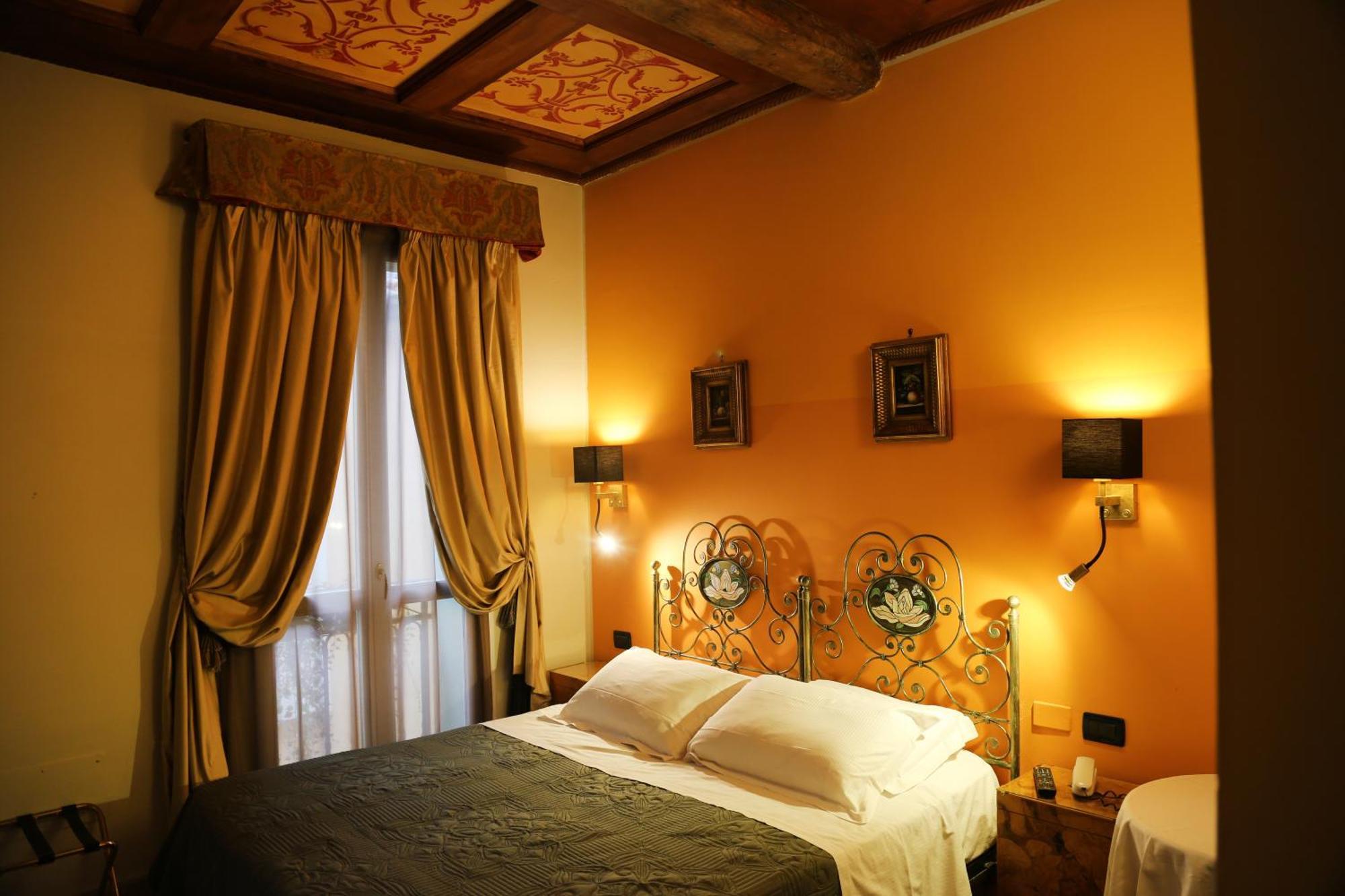 Delle Drapperie Hotel