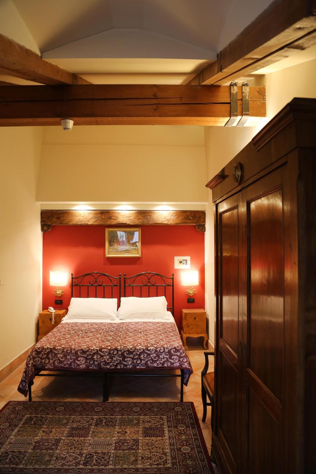 Delle Drapperie Hotel 3*