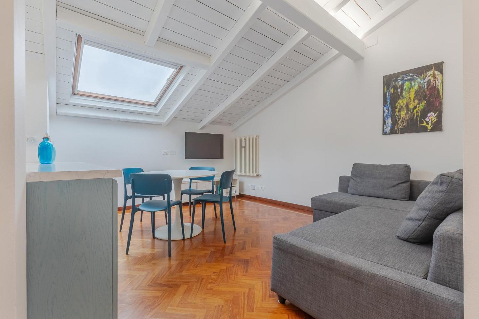 Apartment Pratello Elegante E Raffinata Mansarda
